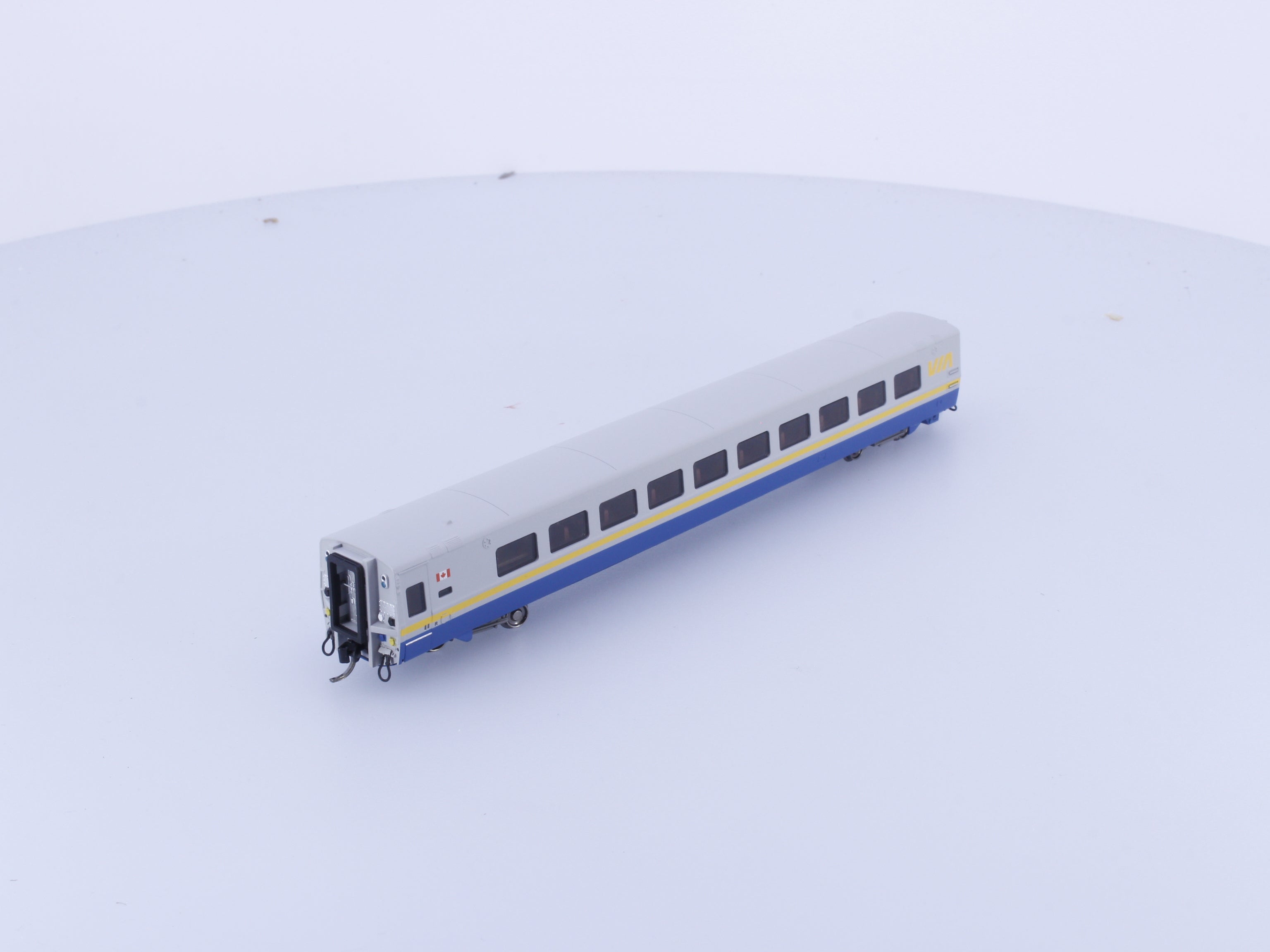 Rapido 508001 N LRC Coach Original Scheme Via Rail (VIA)