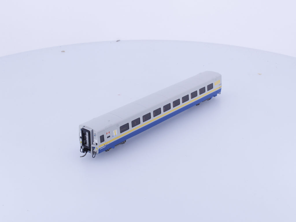 Rapido 508002 N LRC Club Car Original Scheme Via Rail (VIA)