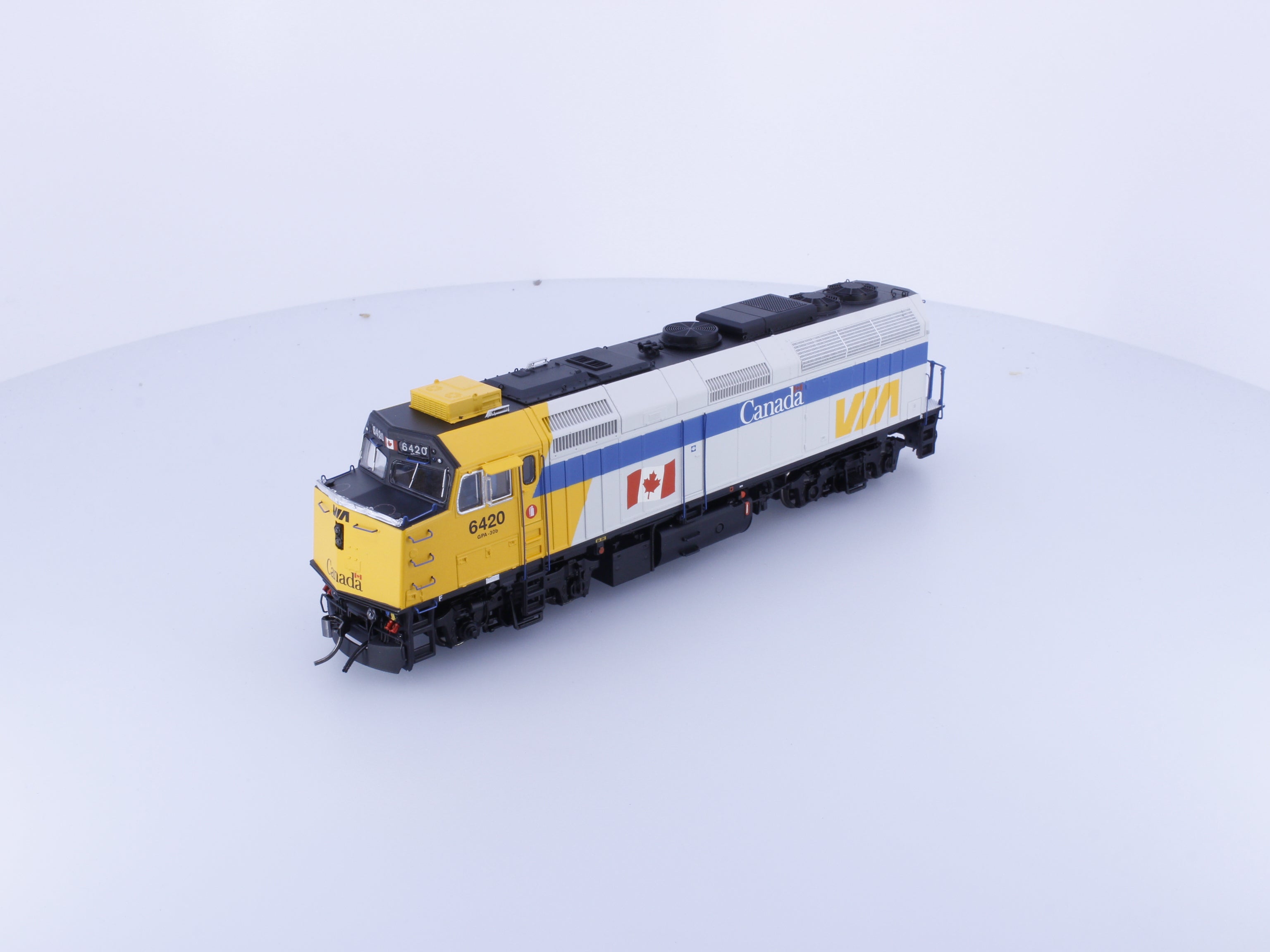 Rapido 80517 HO F40PH-2D Diesel Locomotive Canada Scheme Via Rail (VIA) 6420 DCC & Sound
