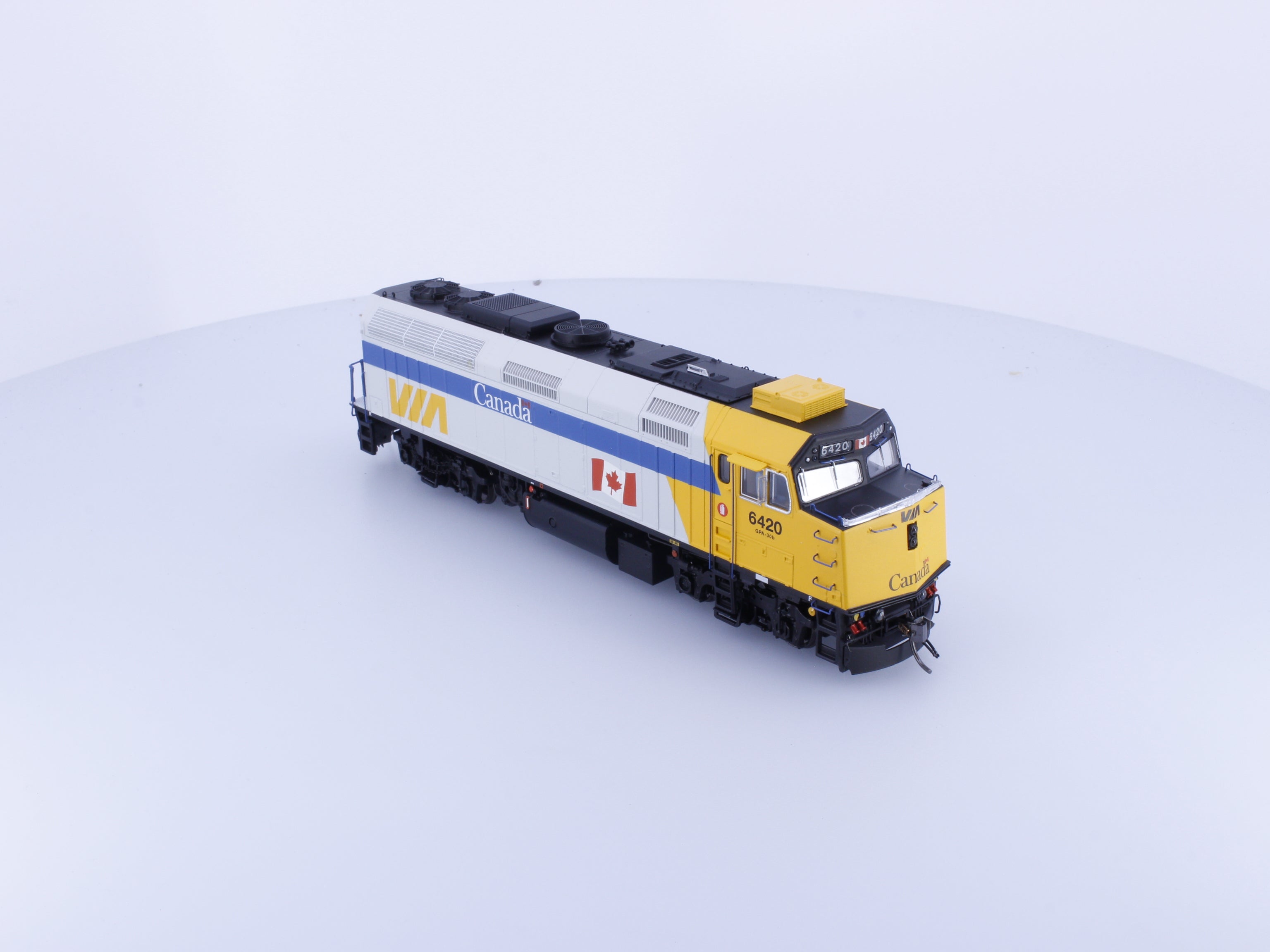 Rapido 80517 HO F40PH-2D Diesel Locomotive Canada Scheme Via Rail (VIA) 6420 DCC & Sound