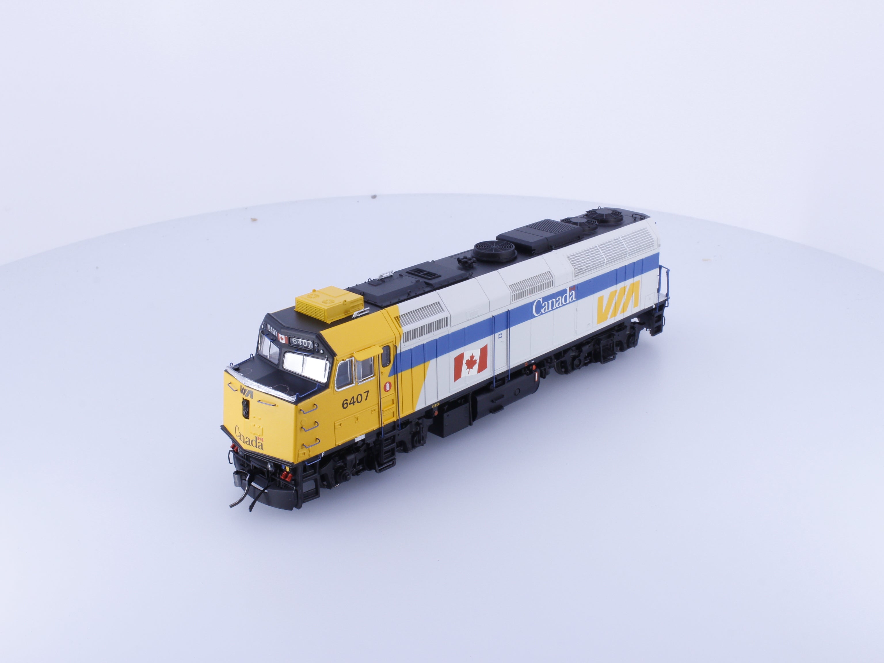 Rapido 80514 HO F40PH-2D Diesel Locomotive Canada Scheme Via Rail (VIA) 6407 DCC & Sound