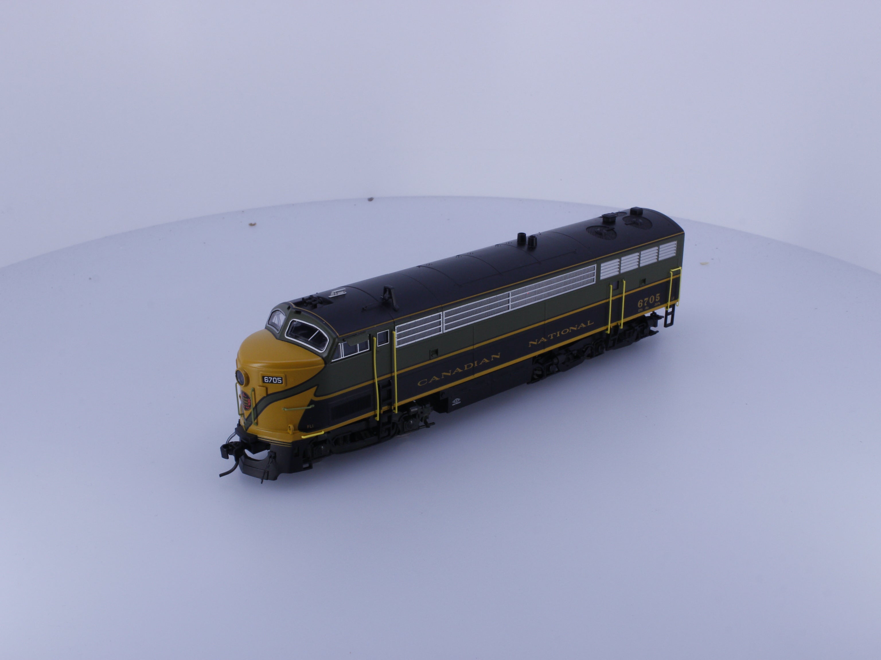 Trueline Trains 500055 HO C-Liner 5-Axle Diesel Locomotive Green Scheme Canadian National (CN) 6705 Analog DC
