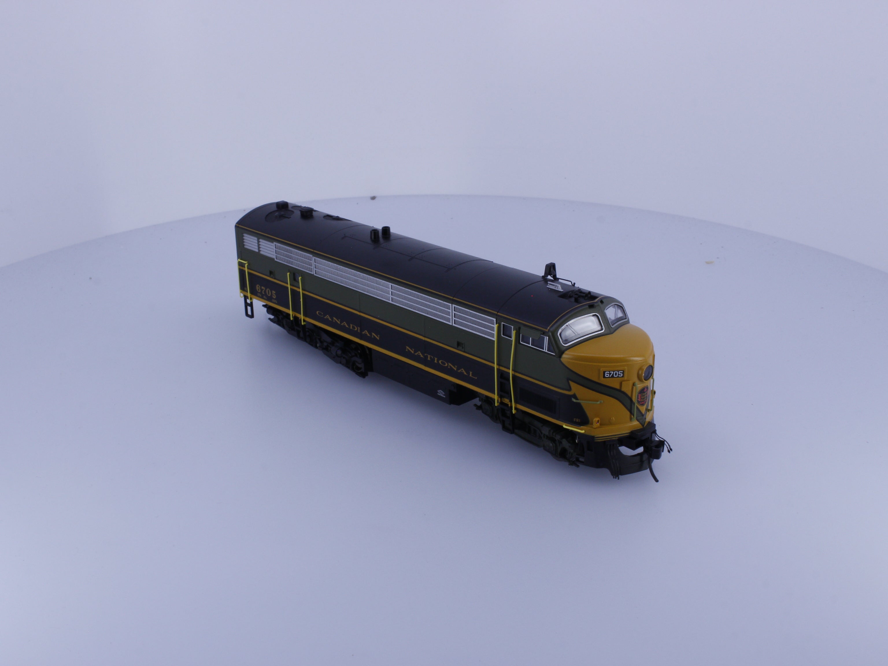 Trueline Trains 500055 HO C-Liner 5-Axle Diesel Locomotive Green Scheme Canadian National (CN) 6705 Analog DC