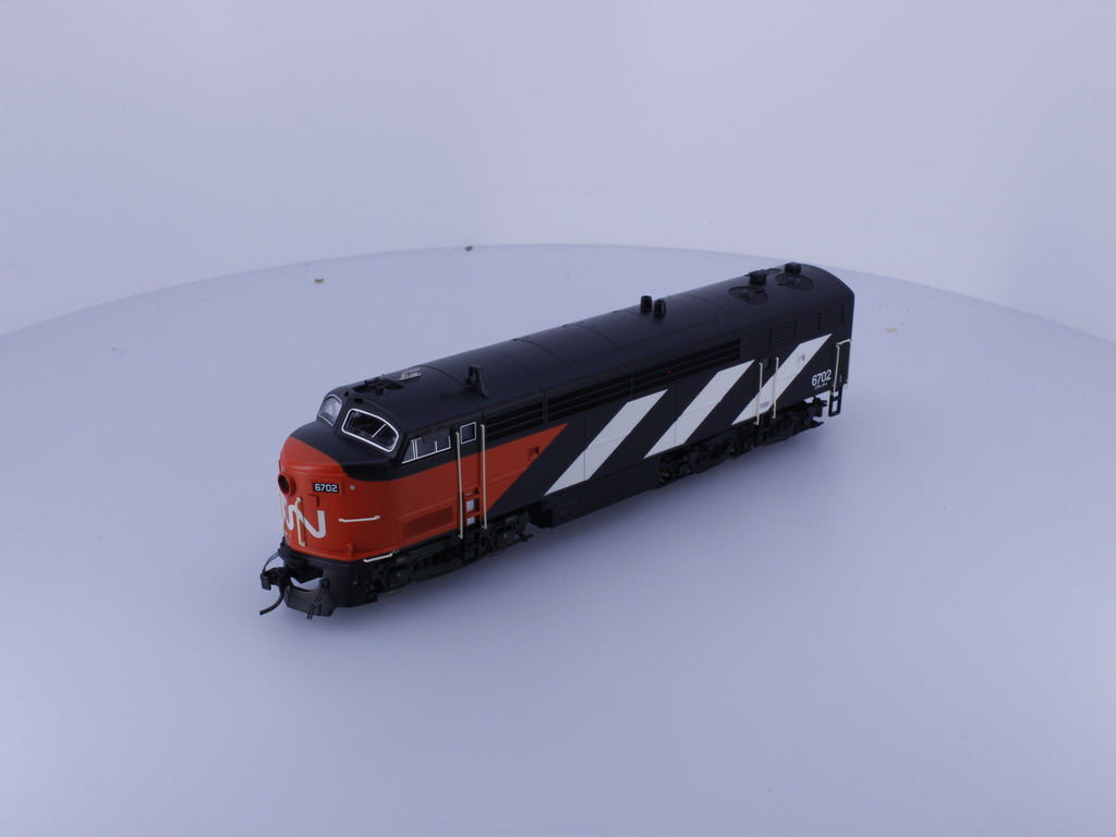 Trueline Trains 500046 HO C-Liner 5-Axle Diesel Locomotive Stripes Scheme Canadian National (CN) 6702 Analog DC