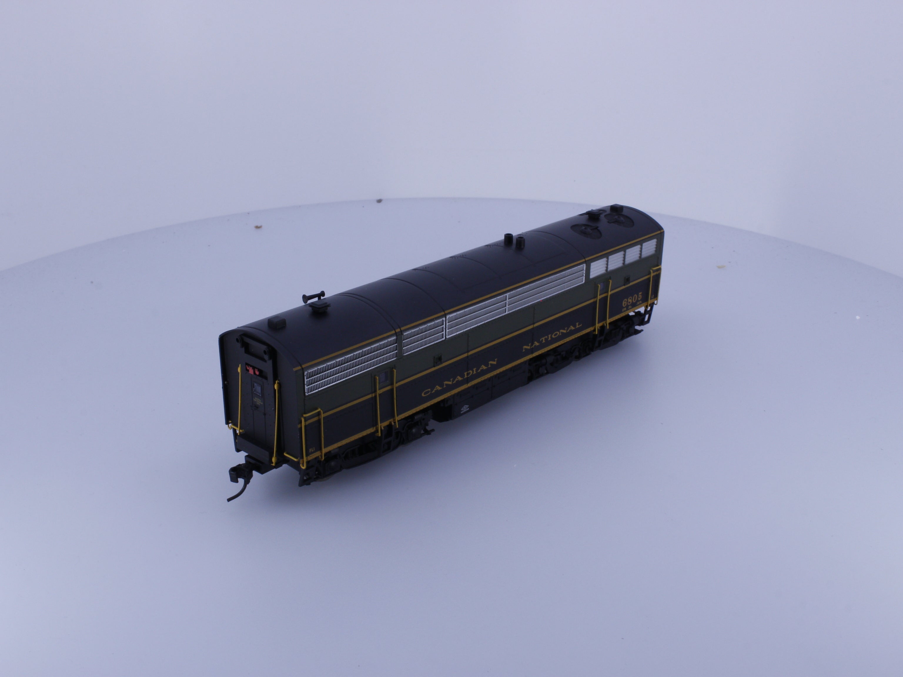 Trueline Trains 500132 HO C-Liner 5 Axle Powered B Unit Locomotive Green Scheme Canadian National (CN) 6805 DCC & Sound