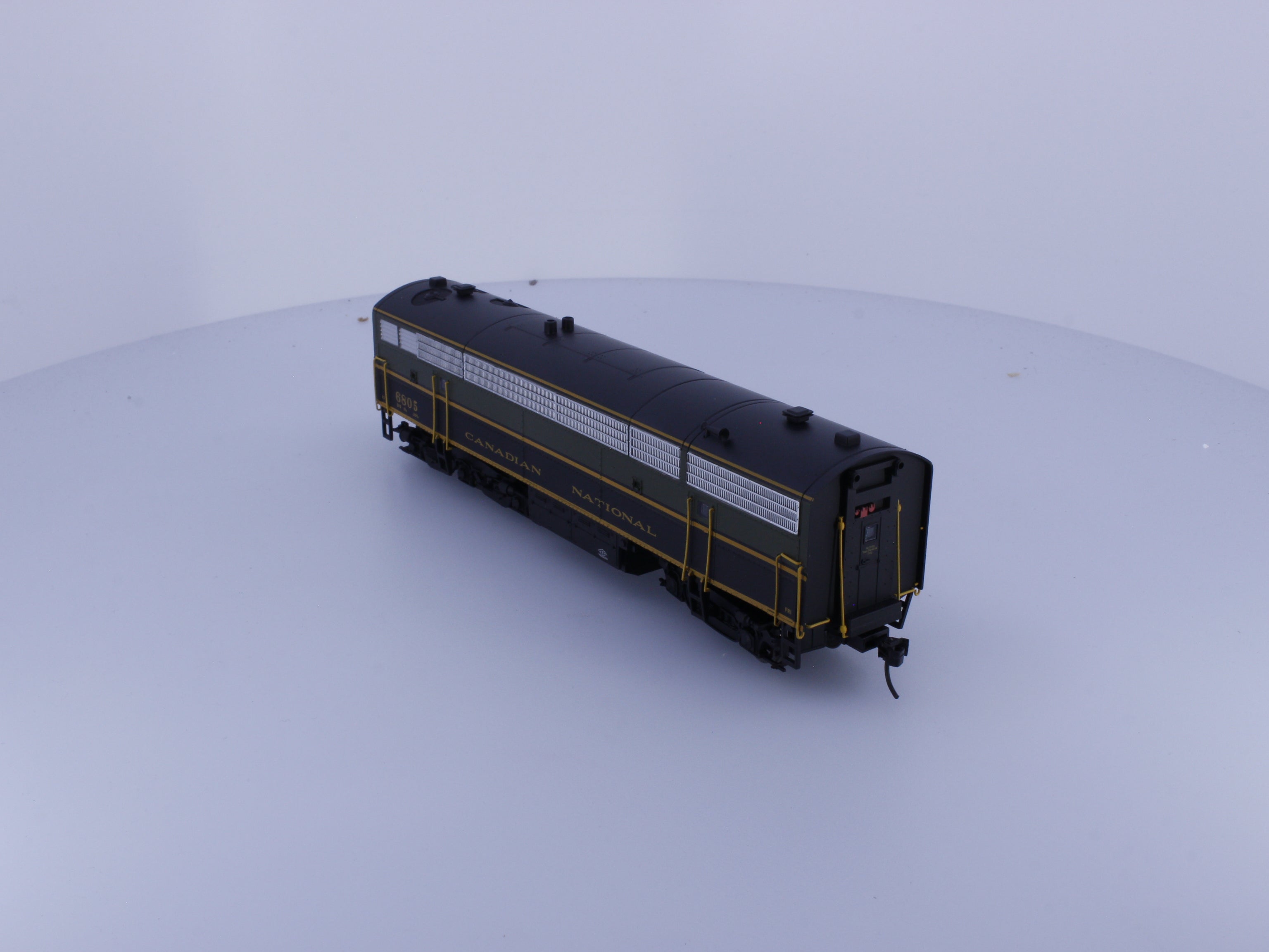 Trueline Trains 500132 HO C-Liner 5 Axle Powered B Unit Locomotive Green Scheme Canadian National (CN) 6805 DCC & Sound