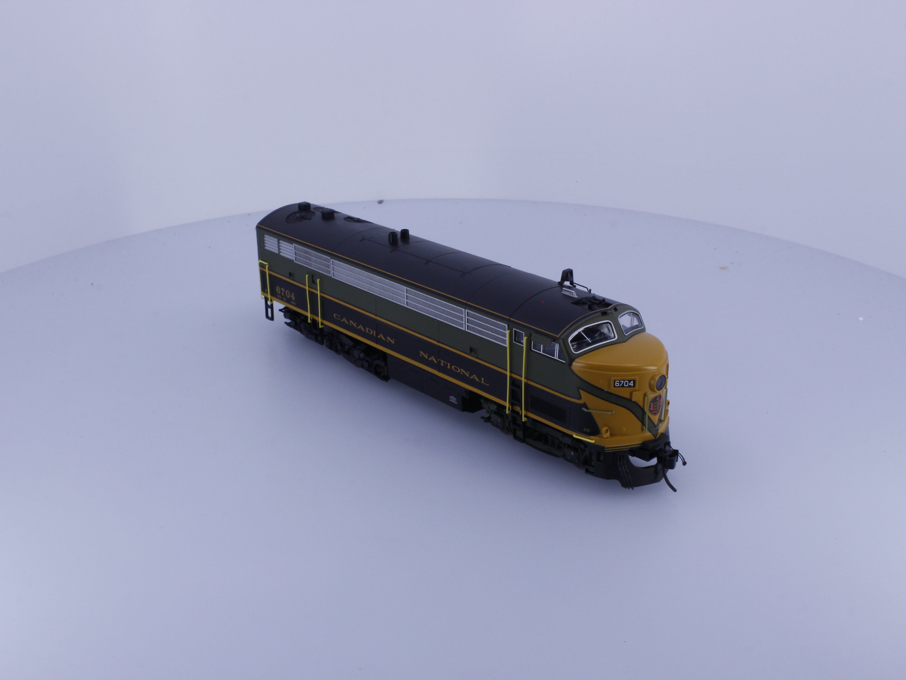 Trueline Trains 500096 HO C-Liner 5-Axle Diesel Locomotive Green Scheme Canadian National (CN) 6704 DCC & Sound