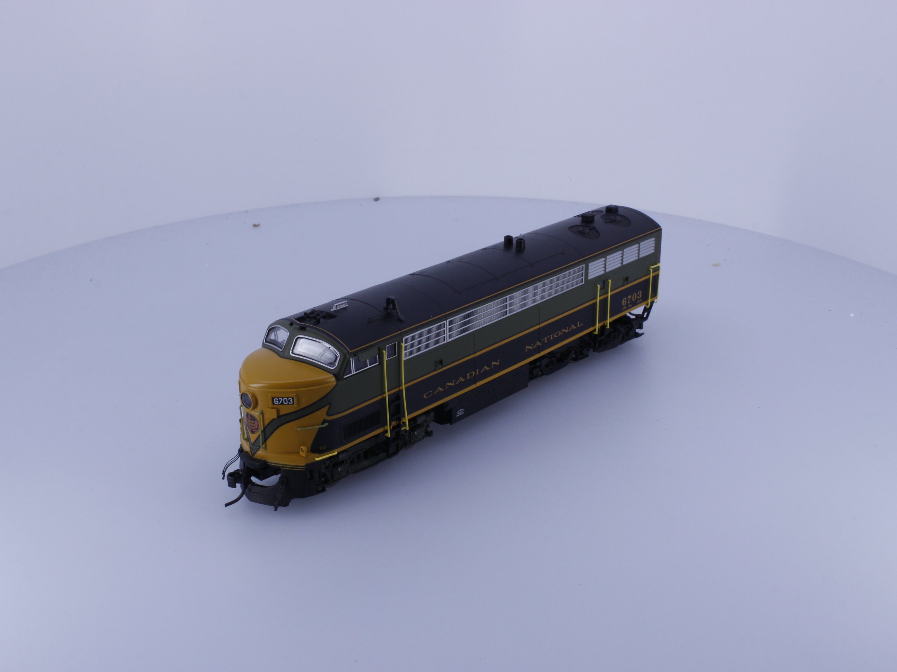 Trueline Trains 500089 HO C-Liner 5-Axle Diesel Locomotive Green Scheme Canadian National (CN) 6703 Analog DC