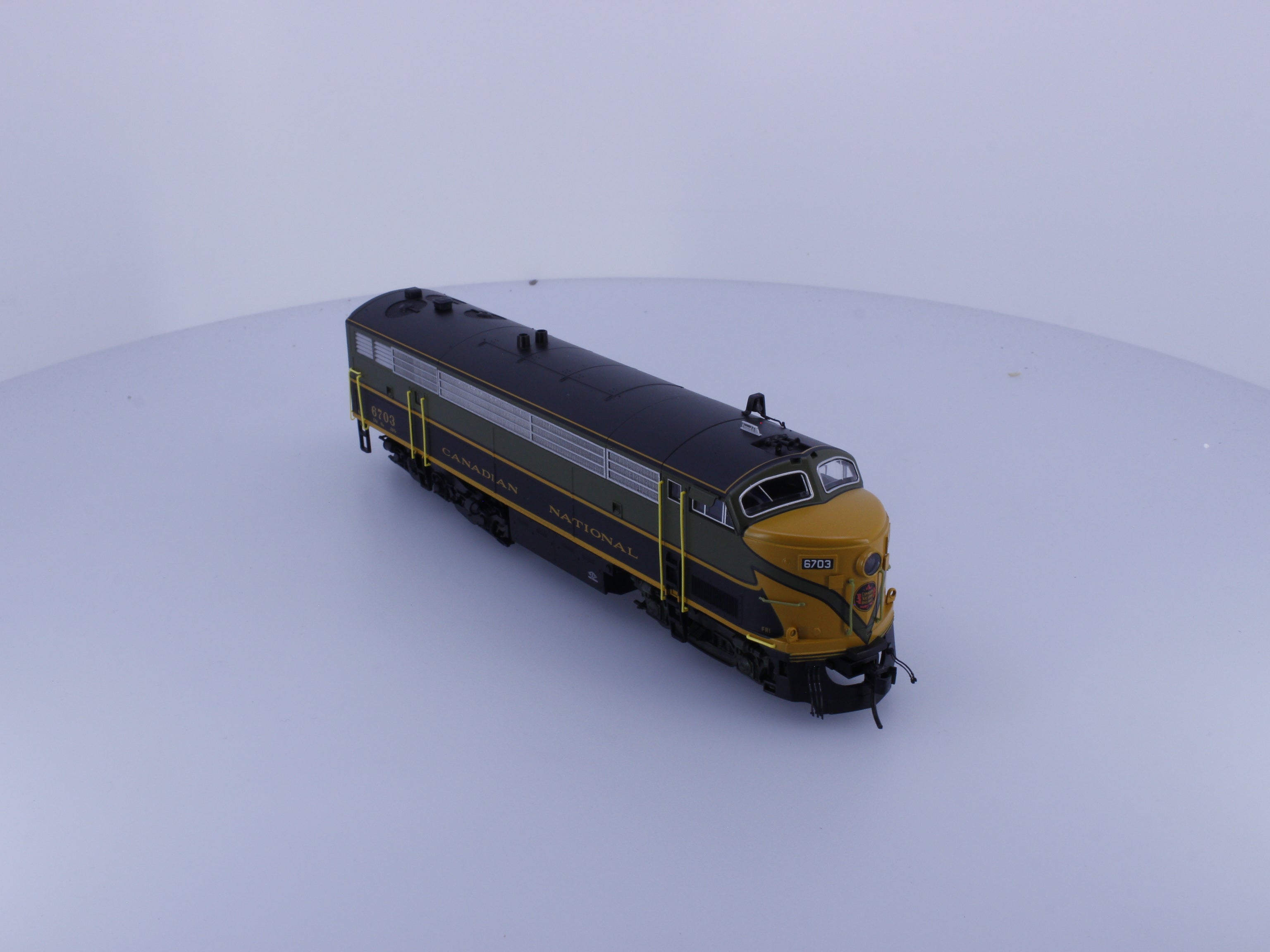 Trueline Trains 500089 HO C-Liner 5-Axle Diesel Locomotive Green Scheme Canadian National (CN) 6703 Analog DC