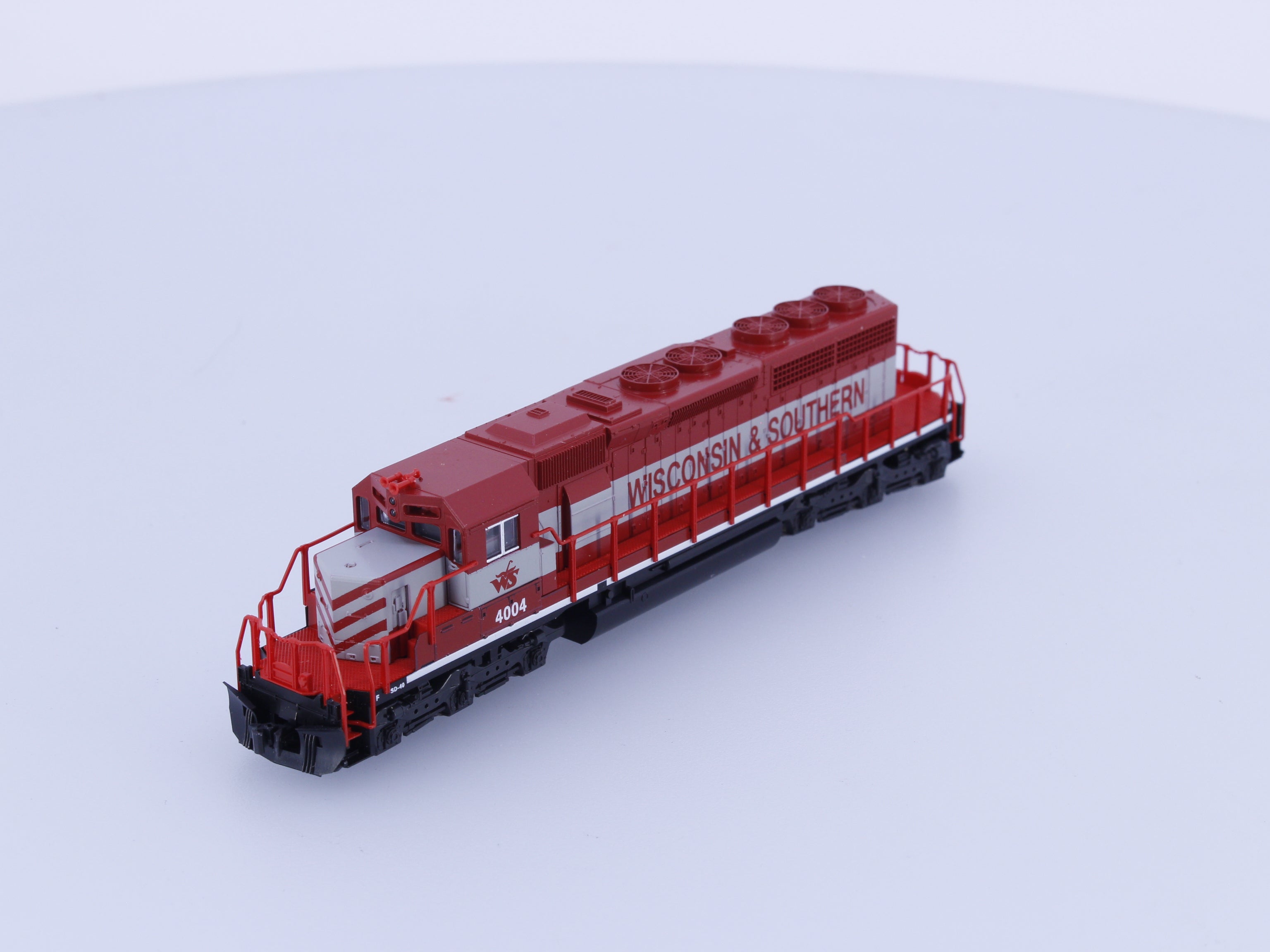 Kato 176-4814 N SD40-2 Early Diesel Locomotive Wisconsin and Southern (WSOR) 4004 Analog DC (#1)