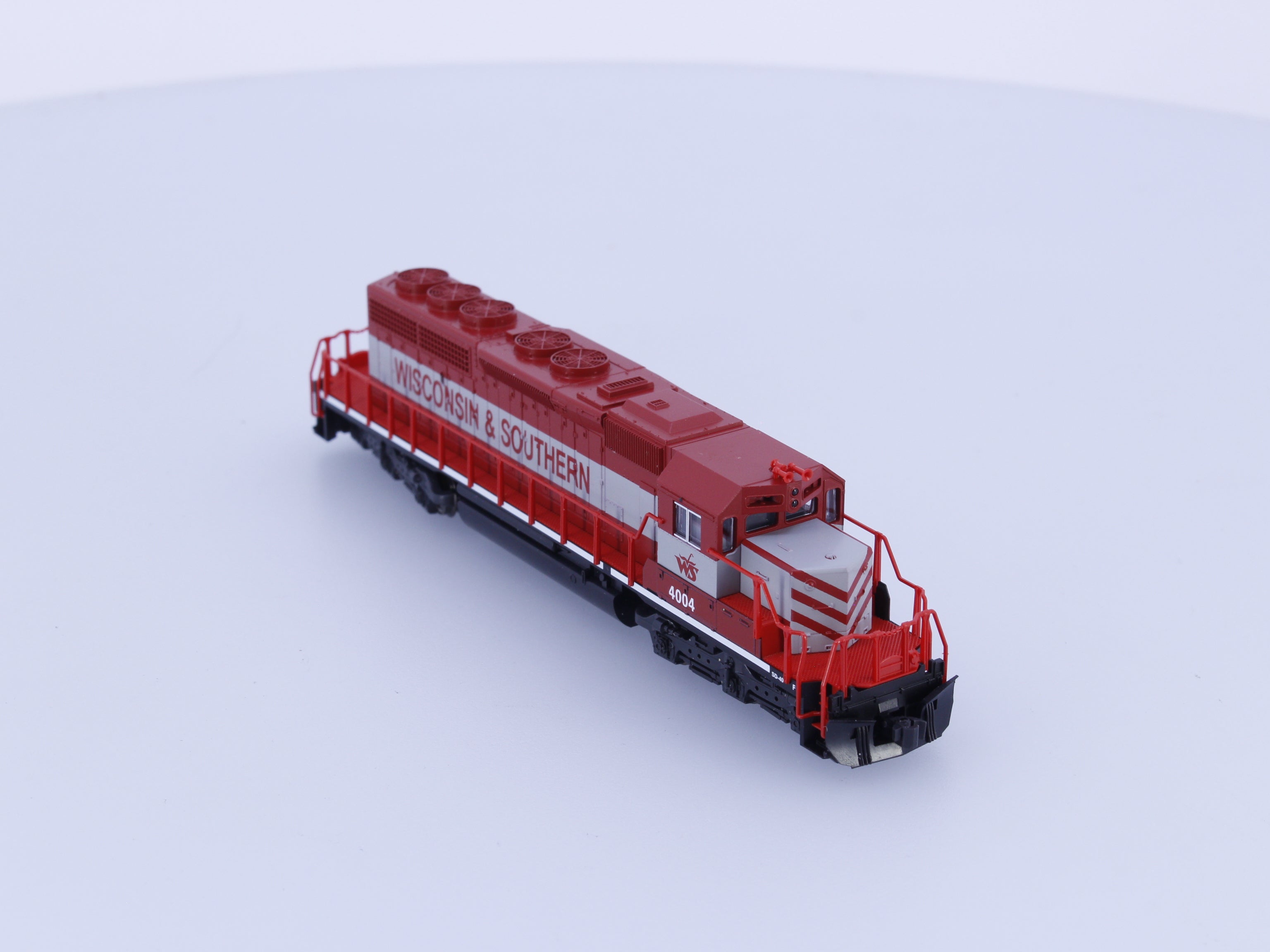 Kato 176-4814 N SD40-2 Early Diesel Locomotive Wisconsin and Southern (WSOR) 4004 Analog DC (#1)