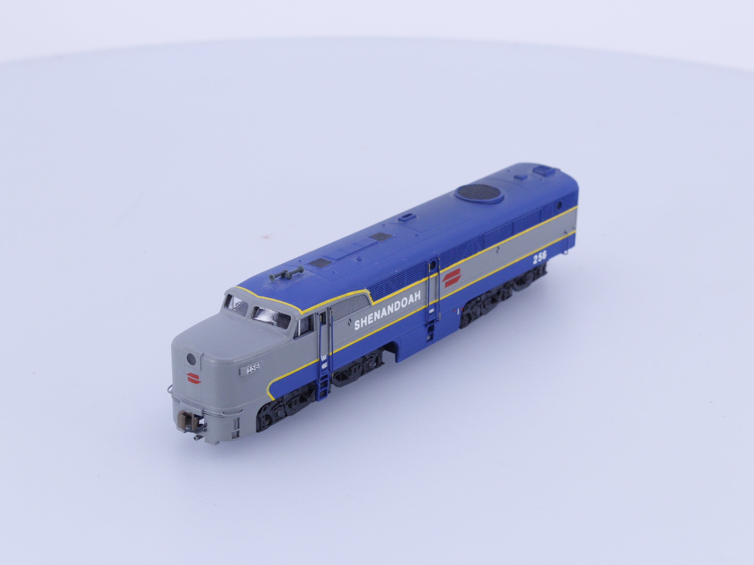 Lifelike 7564 N PA Diesel Locomotive Shenandoah 256 Analog DC