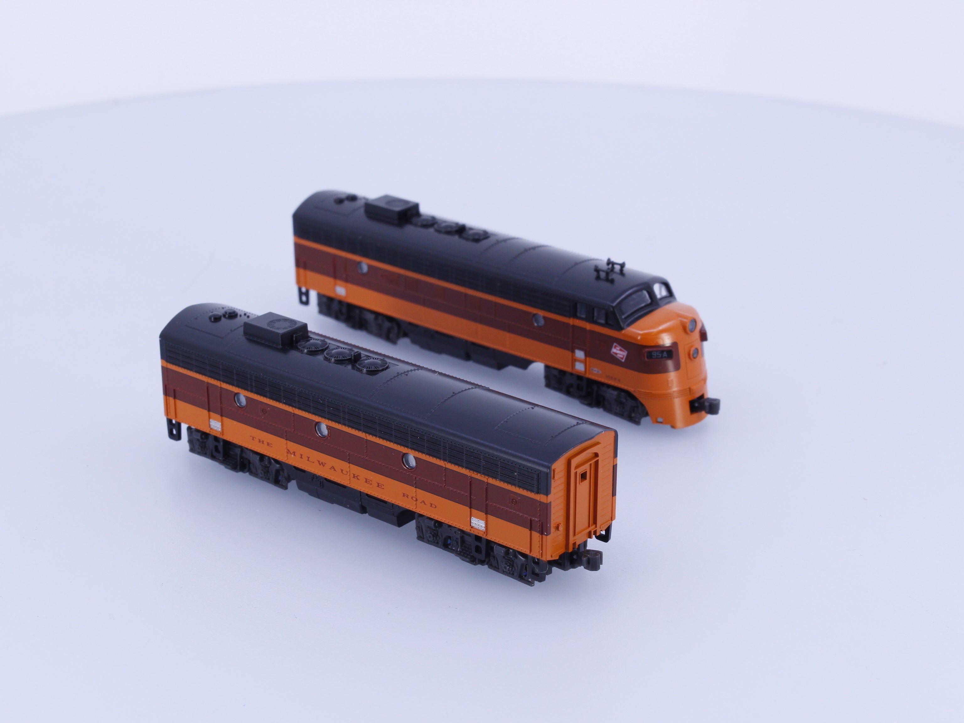 Kato 106-0430 N EMD FP7A/F7B Diesel Locomotives Set Milwaukee Road (MILW) 95A/95B Analog DC (#1)