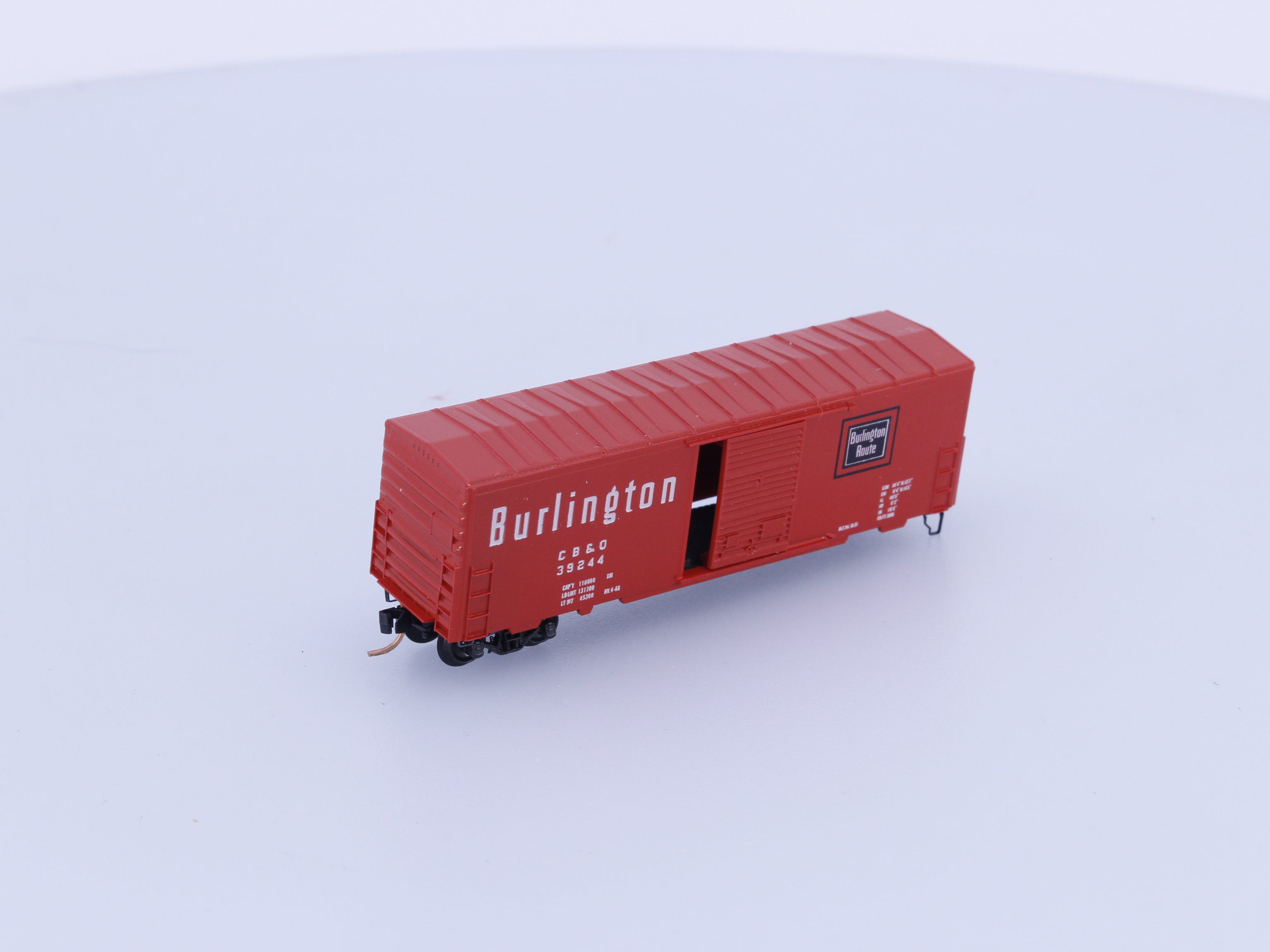 Micro Trains 24339-1 N 40' Standard Box Car Single Door Chicago Burlington and Quincey (CBQ) 39244