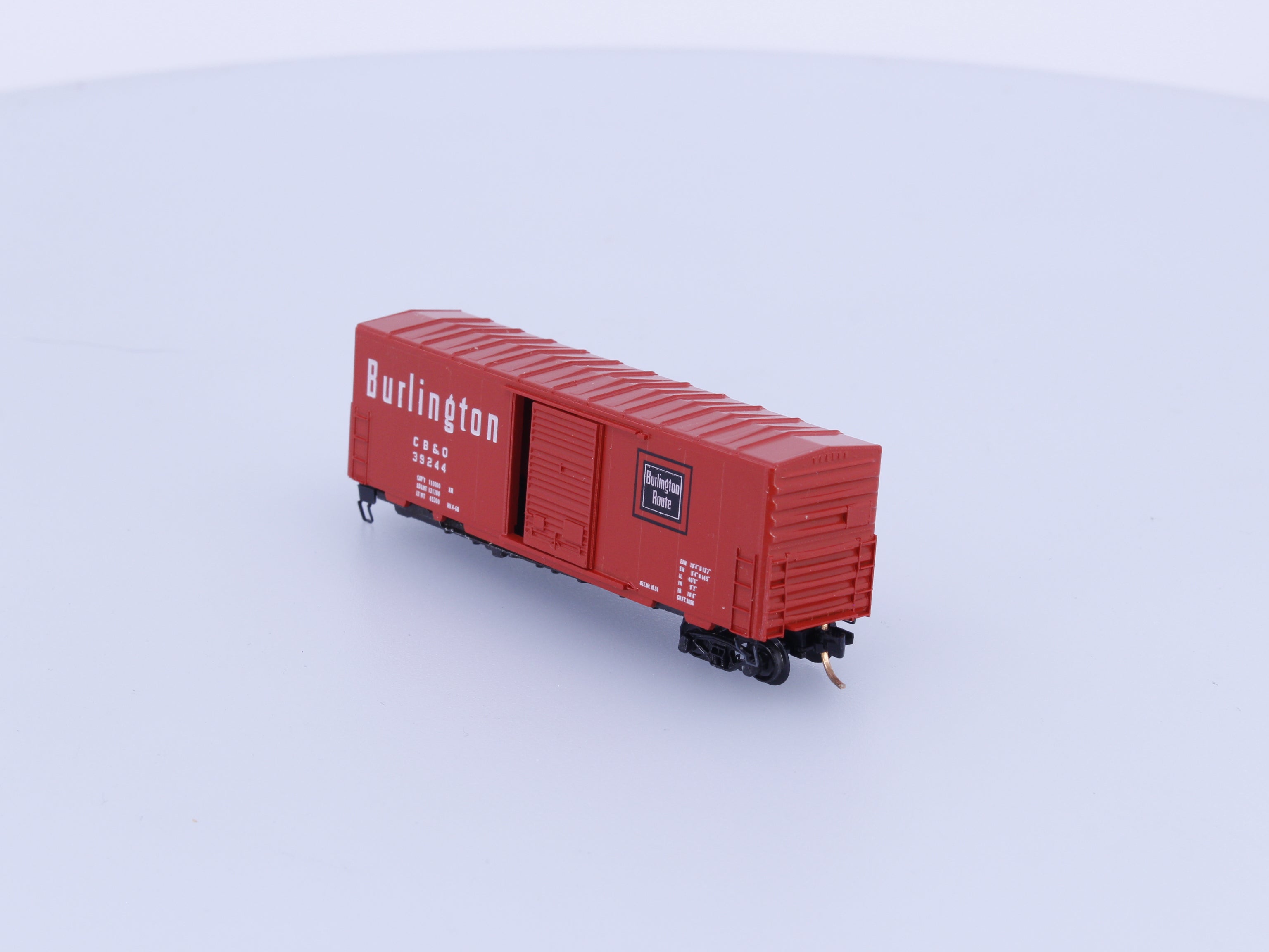 Micro Trains 24339-1 N 40' Standard Box Car Single Door Chicago Burlington and Quincey (CBQ) 39244