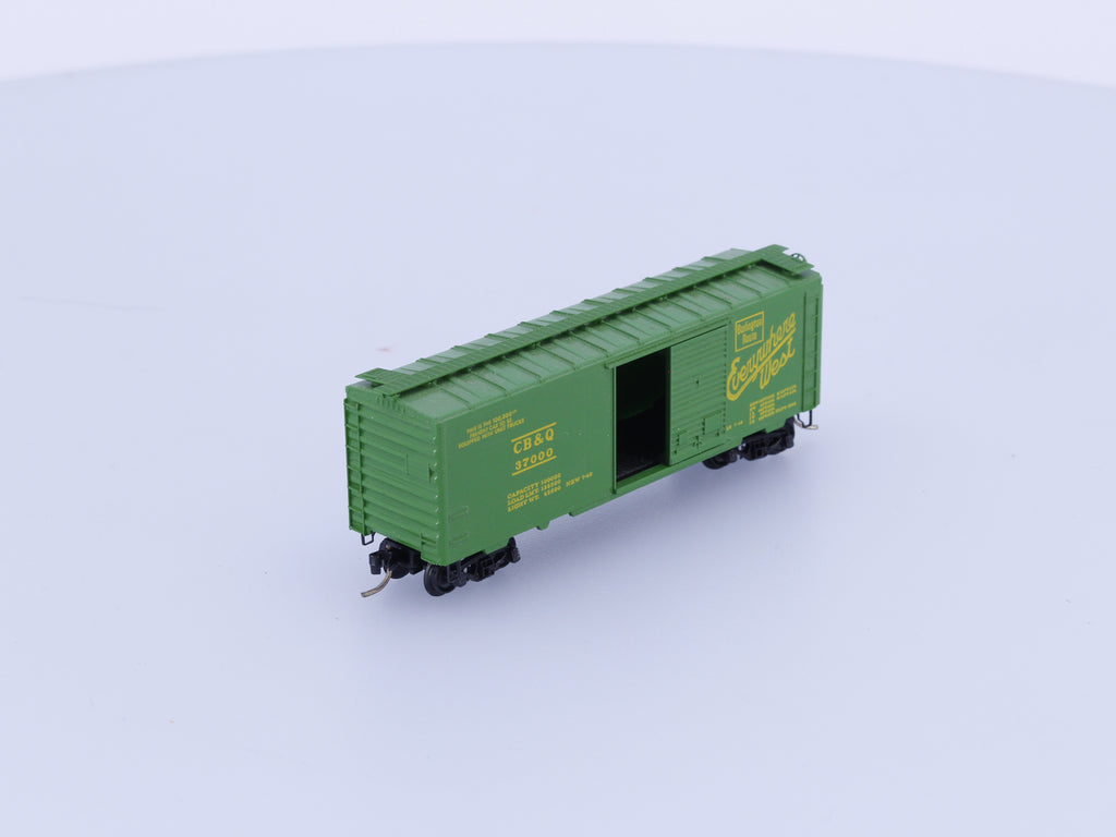 Micro Trains 20131 N 40' Standard Box Car Single Door Chicago Burlington and Quincey (CBQ) 37000