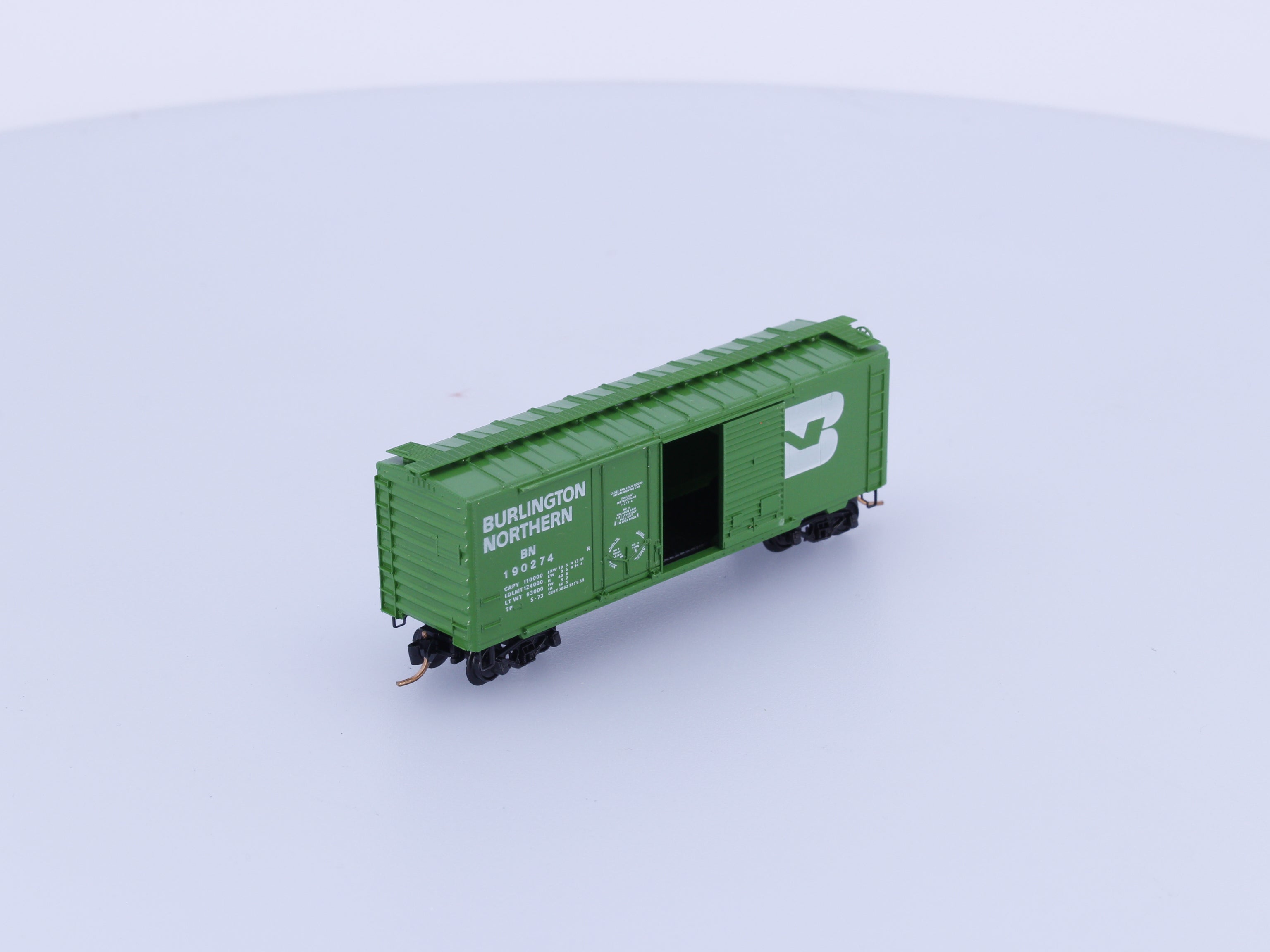 Micro Trains 22011 N 40' Standard Box Car Plug & Sliding Door Burlington Northern (BN) 190274  (#2)