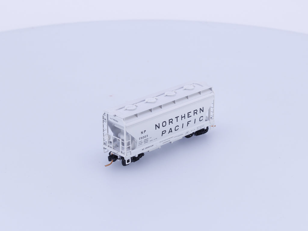 Micro Trains 09200231 N Covered Hopper, 2-Bay, ACF Centerflow Northern Pacific (NP) 75023