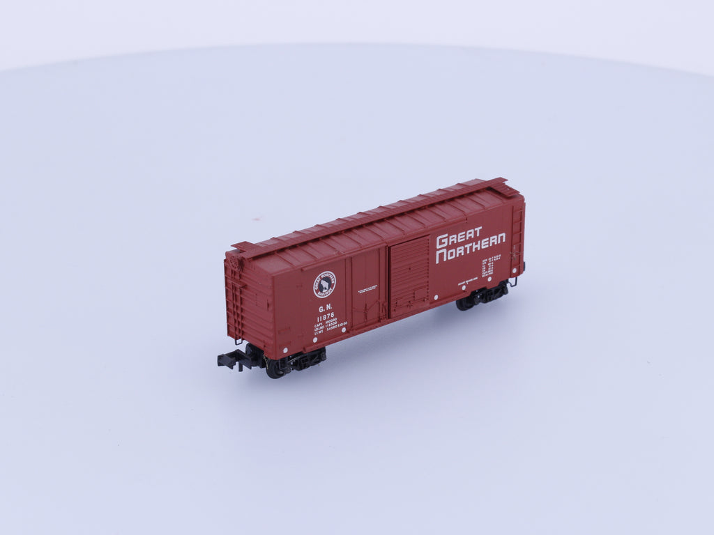 Micro Trains 22021 N 40' Standard Box Car Plug & Sliding Door Great Northern (GN) 11876 (#1)