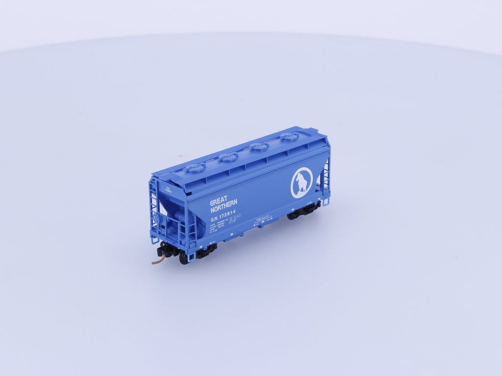Micro Trains 09200210 N Covered Hopper, 2-Bay, ACF Centerflow Great Northern (GN) 173914