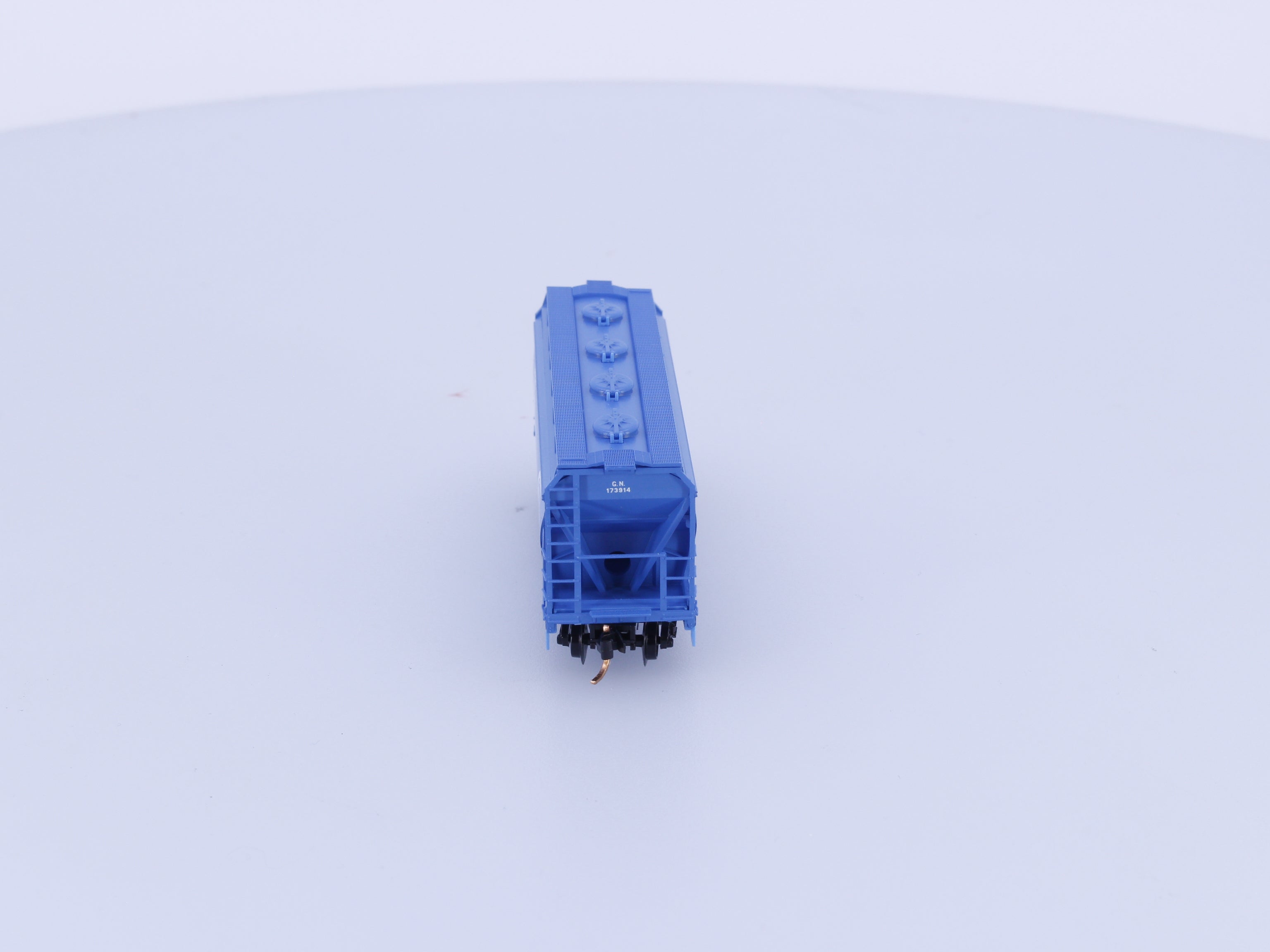 Micro Trains 09200210 N Covered Hopper, 2-Bay, ACF Centerflow Great Northern (GN) 173914