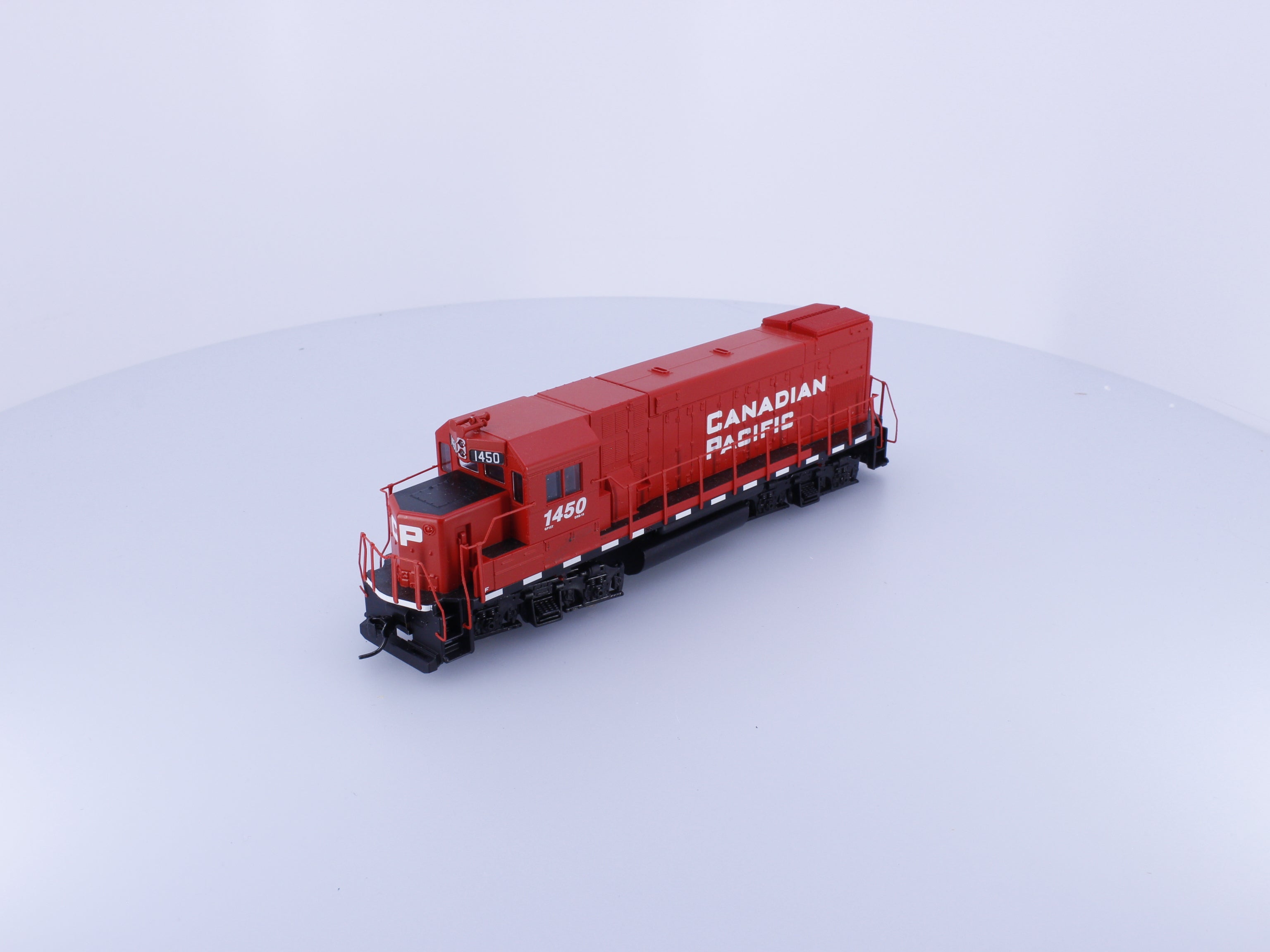 Walthers 931-2501 HO GP15-1 Diesel Locomotive Canadian Pacific (CP) 1450 Analog DC