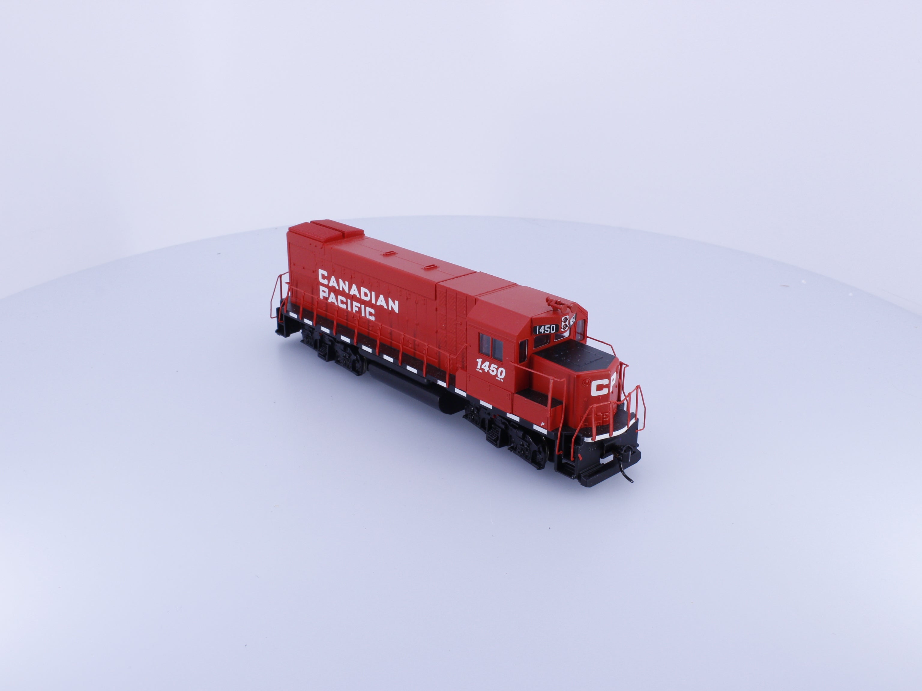 Walthers 931-2501 HO GP15-1 Diesel Locomotive Canadian Pacific (CP) 1450 Analog DC