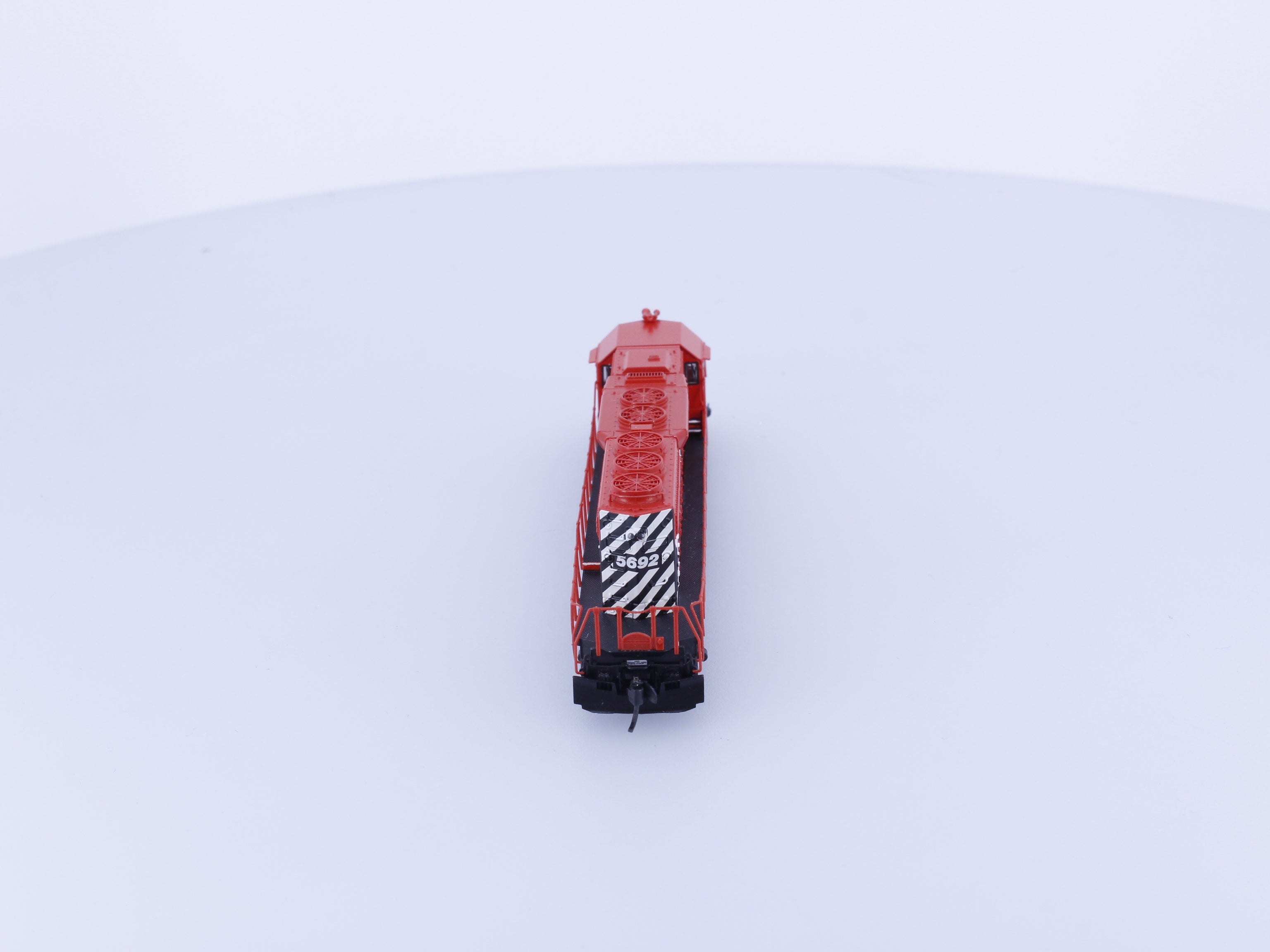 Broadway Limited Imports 7958 N EMD SD40-2 Diesel Locomotive Canadian Pacific (CP) 5692 DCC & Sound