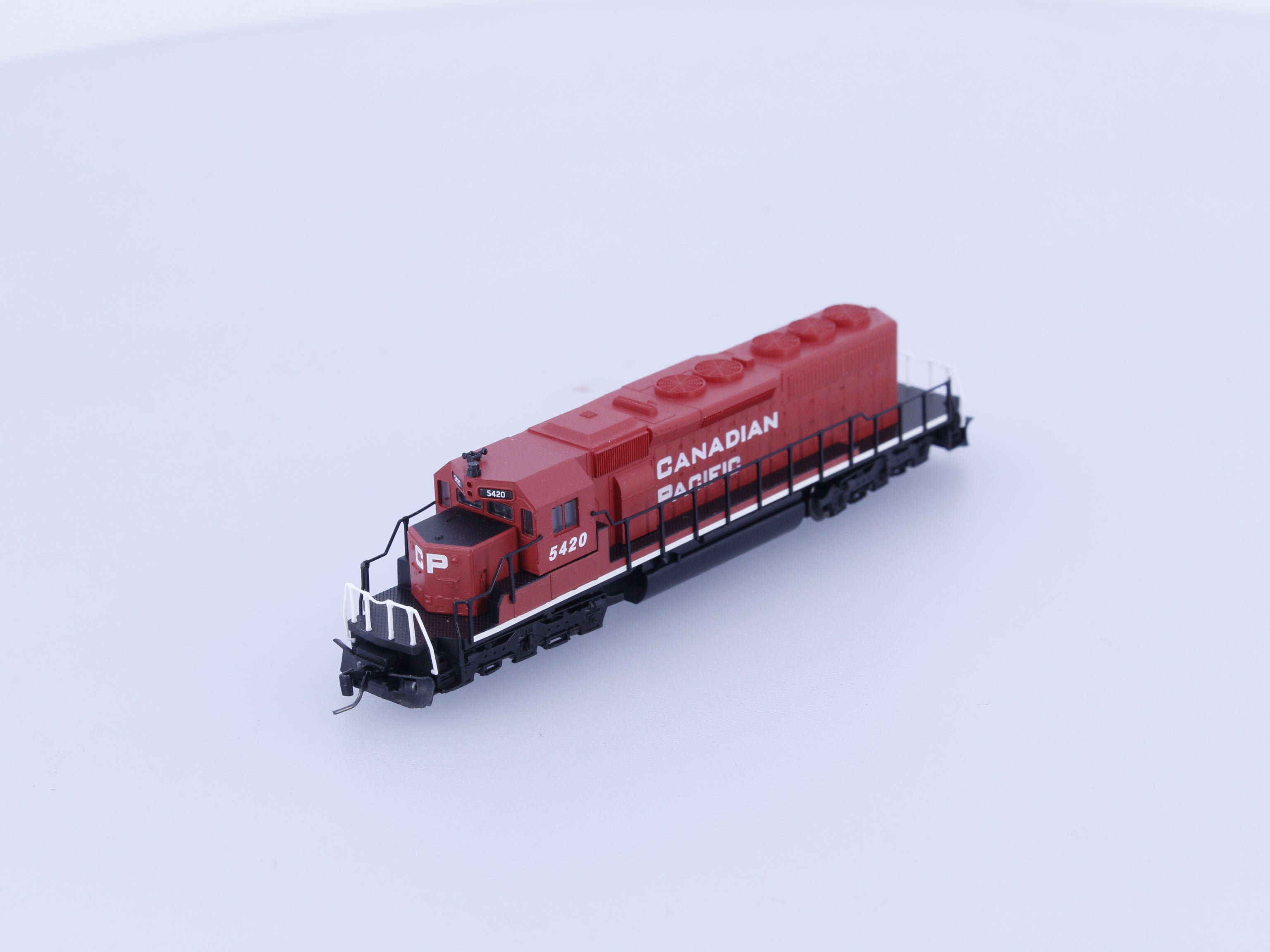 Micro Trains 970 01 050 Z SD40-2 Diesel Locomotive Canadian Pacific (CP) 5420 Analog DC