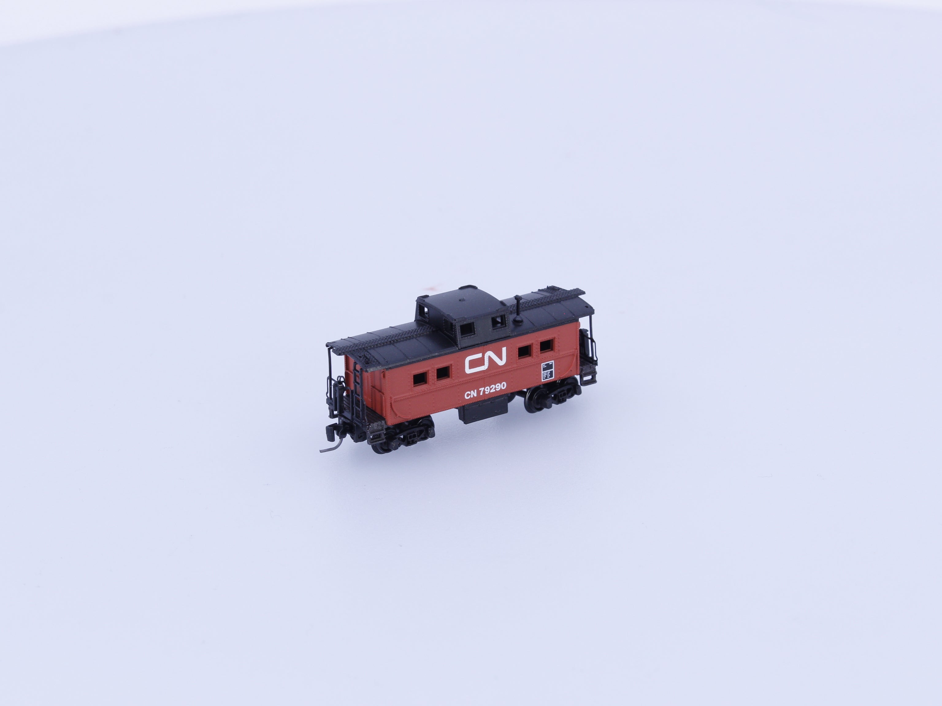 Micro Trains 535 00 320 Z Centre Cupola Caboose Canadian National (CN) 79290 (#1)