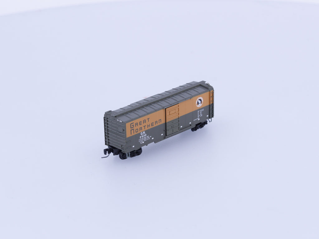 Micro Trains 500 00 561 Z 40' Standard Box Car Single Door Great Northern (GN) 2530