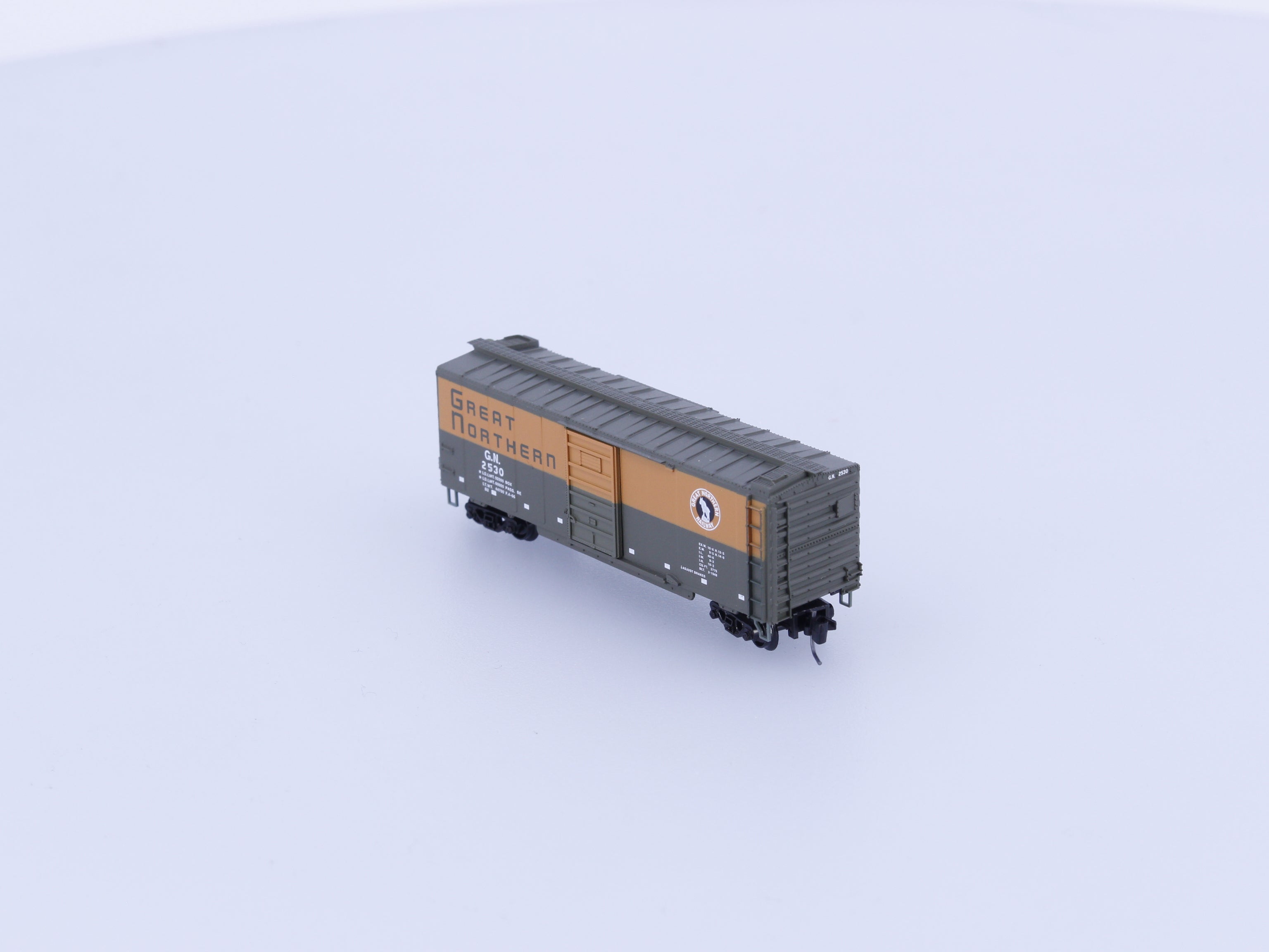 Micro Trains 500 00 561 Z 40' Standard Box Car Single Door Great Northern (GN) 2530