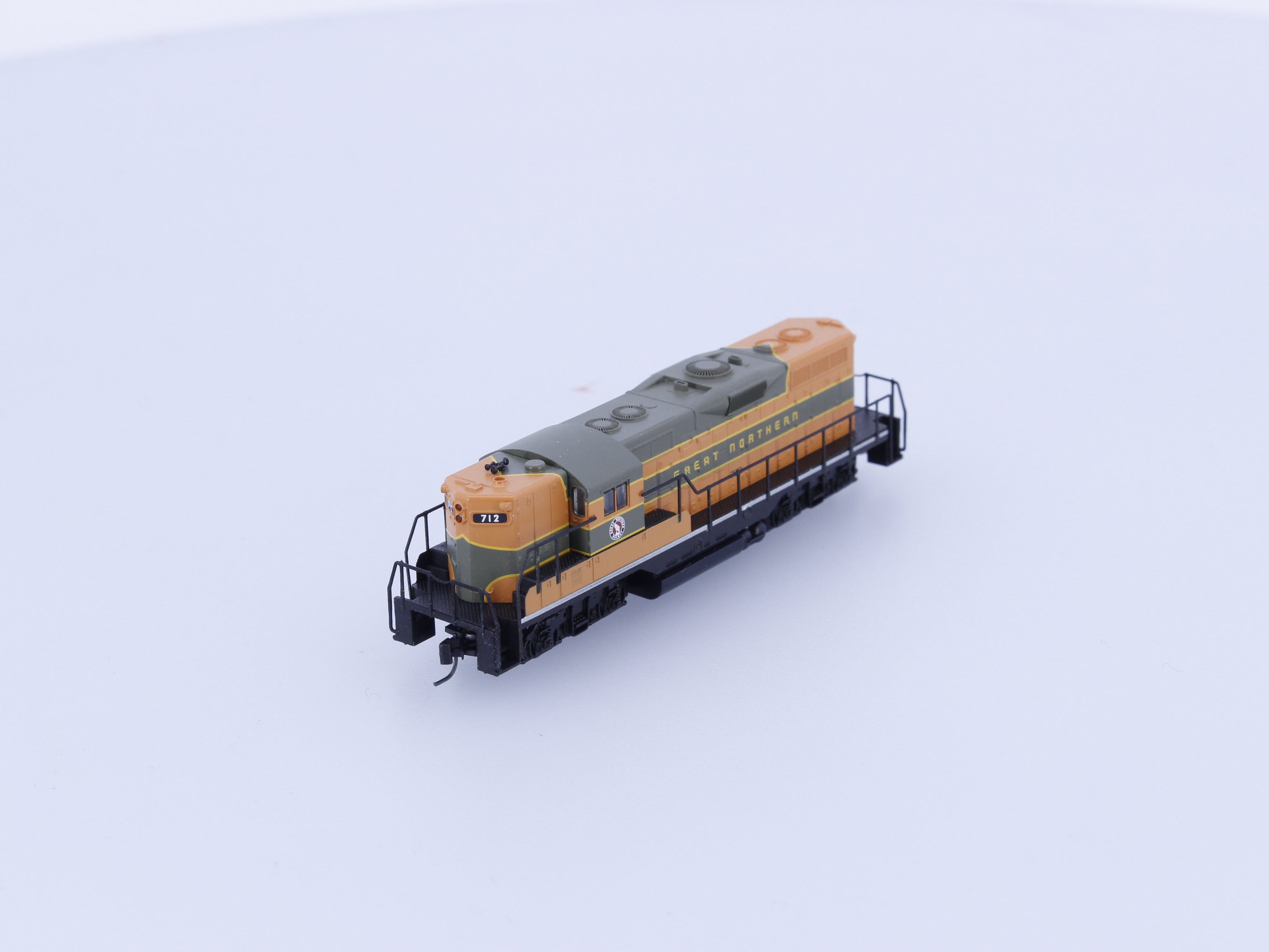 Micro Trains 982 01 191 Z GP9 Diesel Locomotive Great Northern (GN) 712 Analog DC