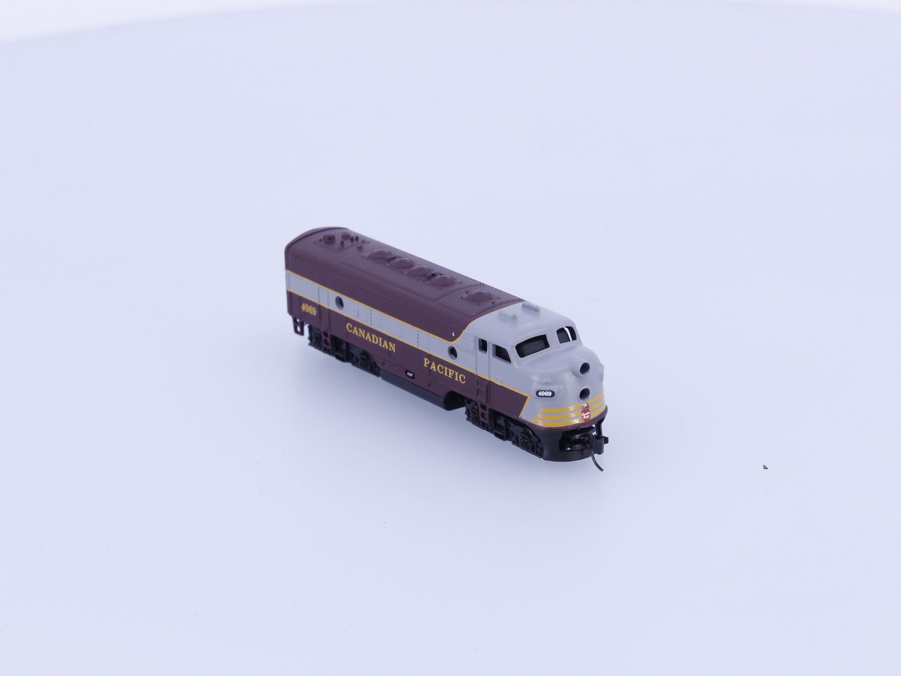 Micro Trains 14012-2 Z F7 A-Unit Diesel Locomotive Canadian Pacific (CP) 4069 Analog DC