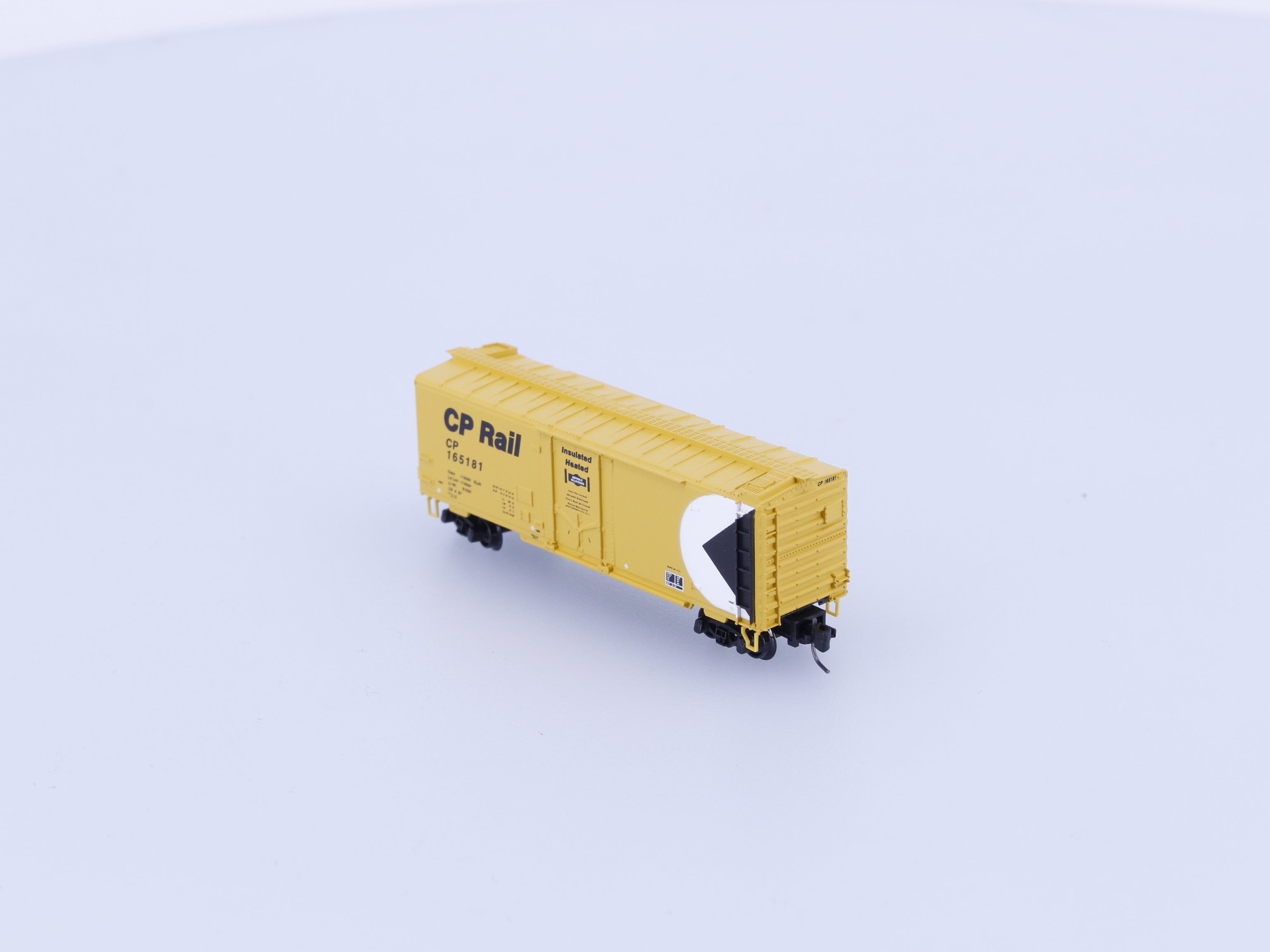 Micro Trains 502 00 130 Z 40' Standard Box Car, Plug Door Canadian Pacific (CP) 165181