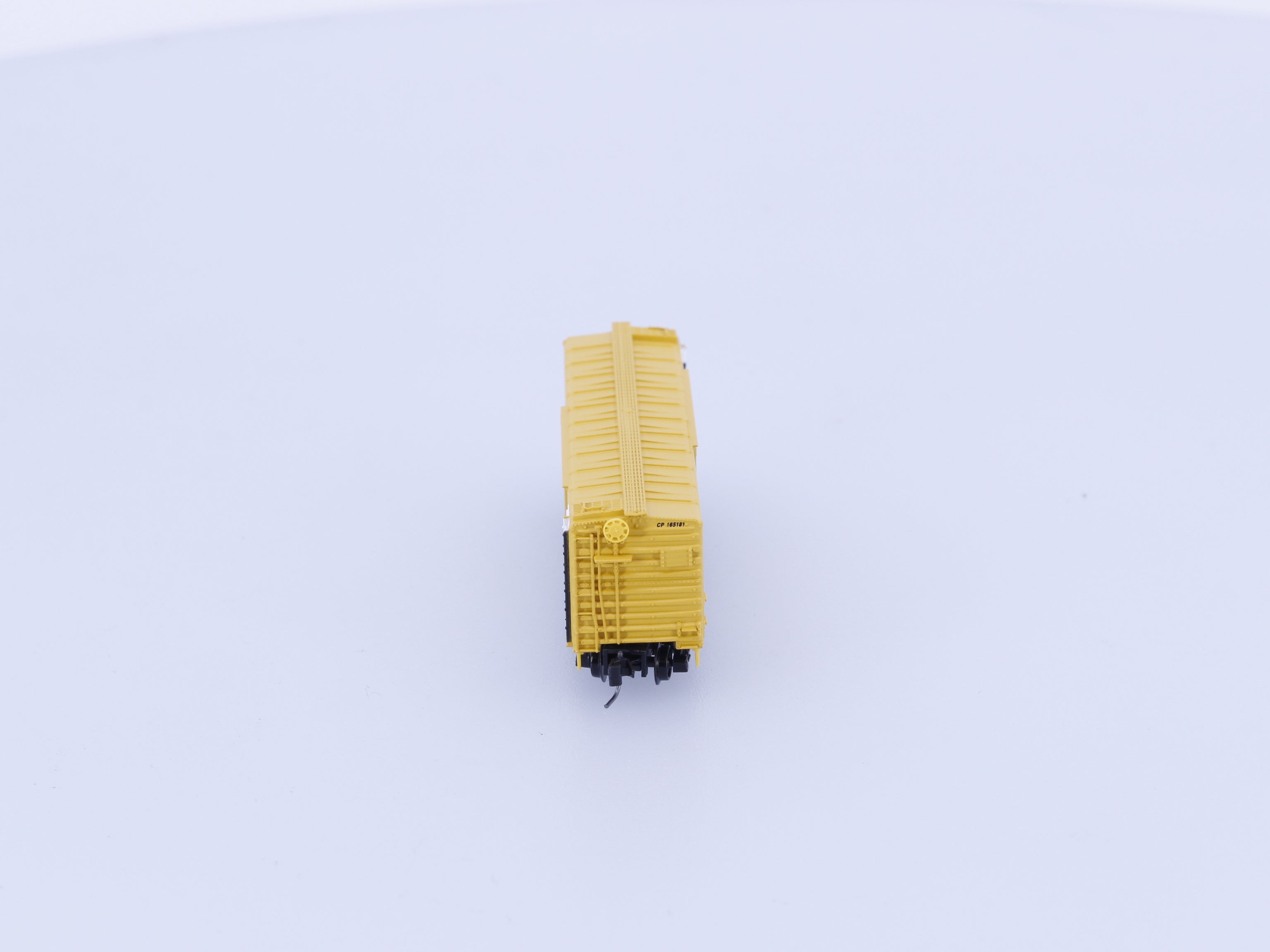 Micro Trains 502 00 130 Z 40' Standard Box Car, Plug Door Canadian Pacific (CP) 165181