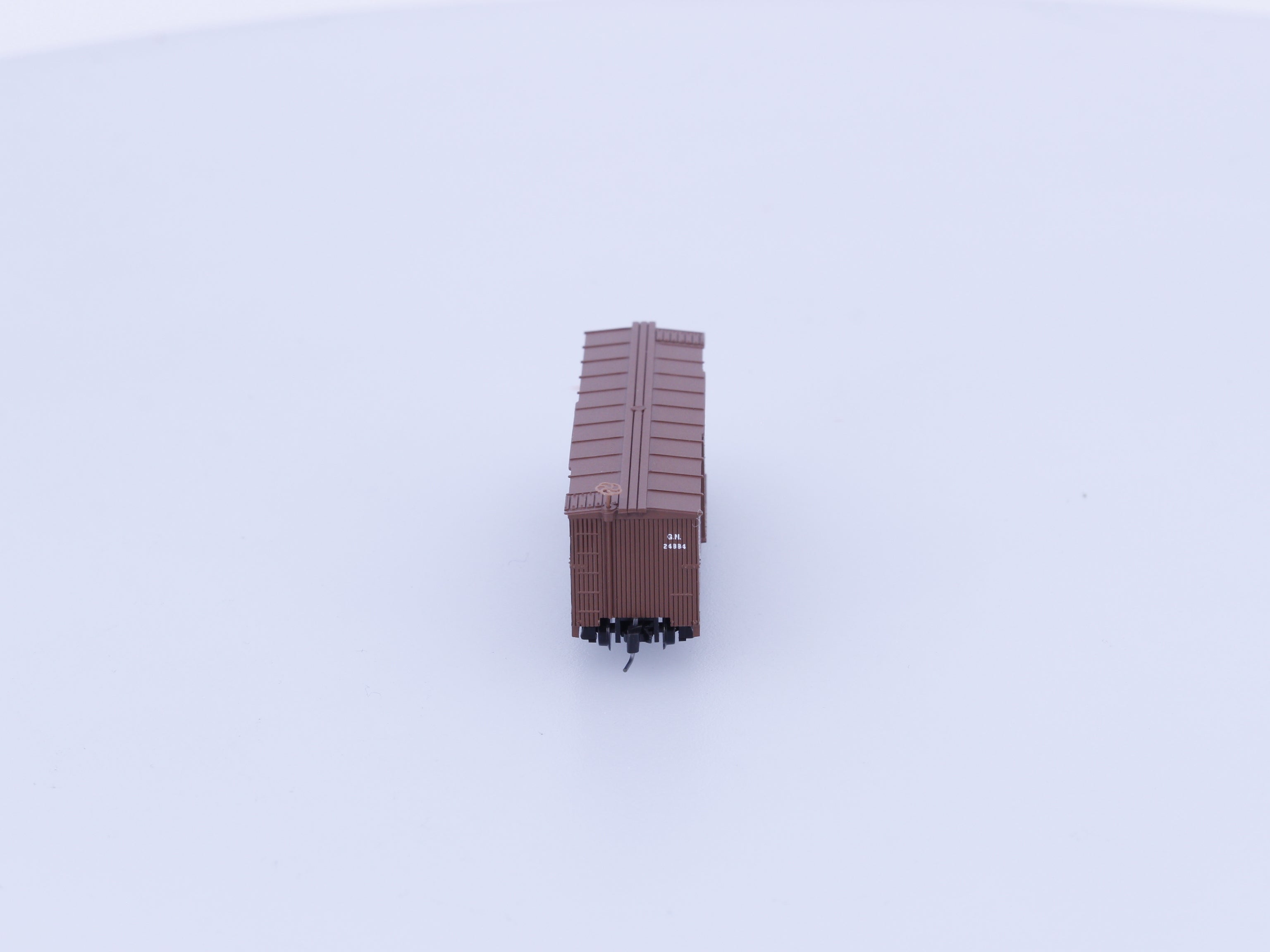 Micro Trains 515 00 162 Z 40' Double-Sheathed Wood Box Car, Single Door Great Northern (GN) 24884