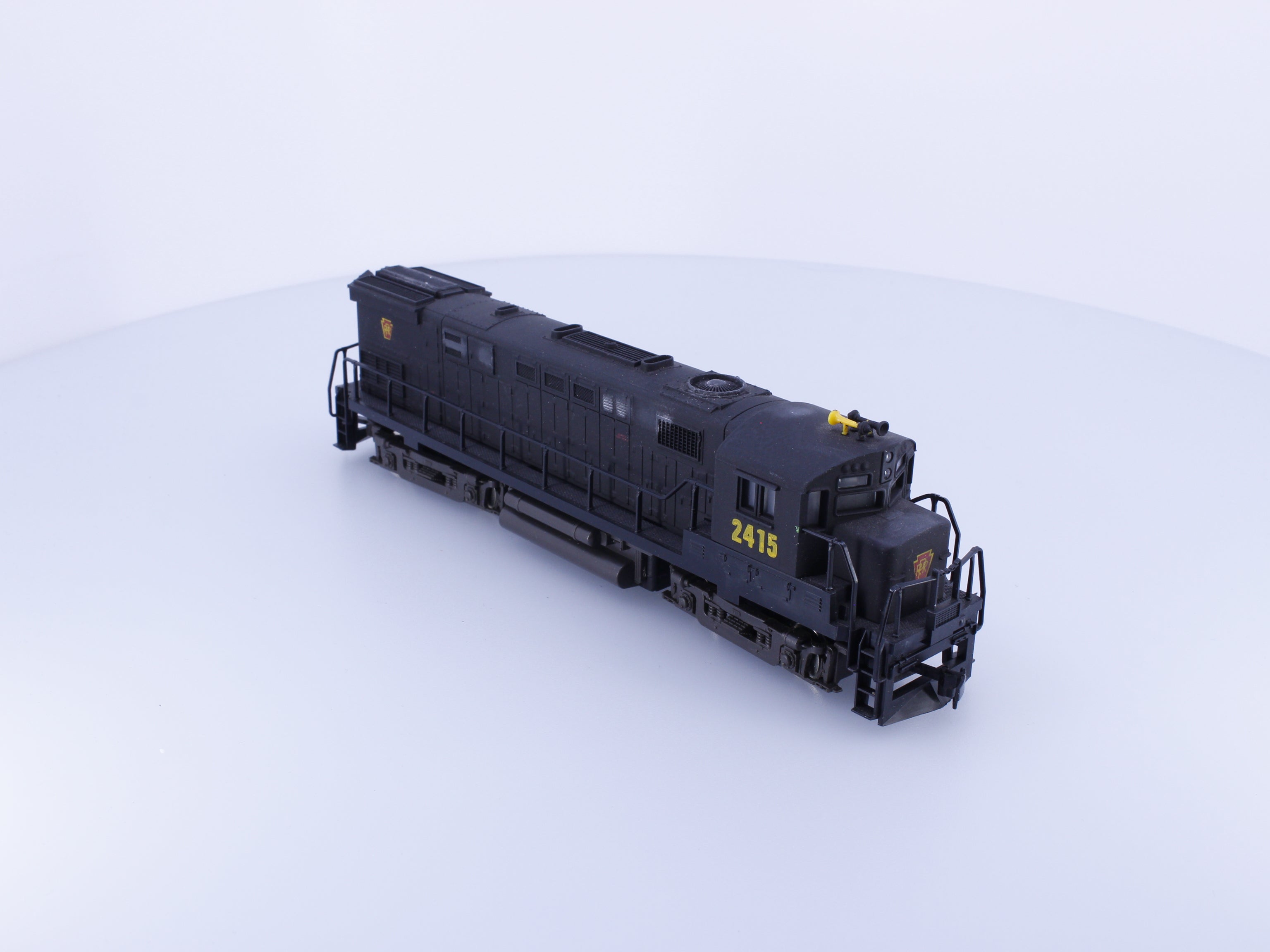 Associated Hobby Manufacturers 5015-12 HO C-424 Diesel Locomotive Pennsylvania Railroad (PRR) 2415 Analog DC