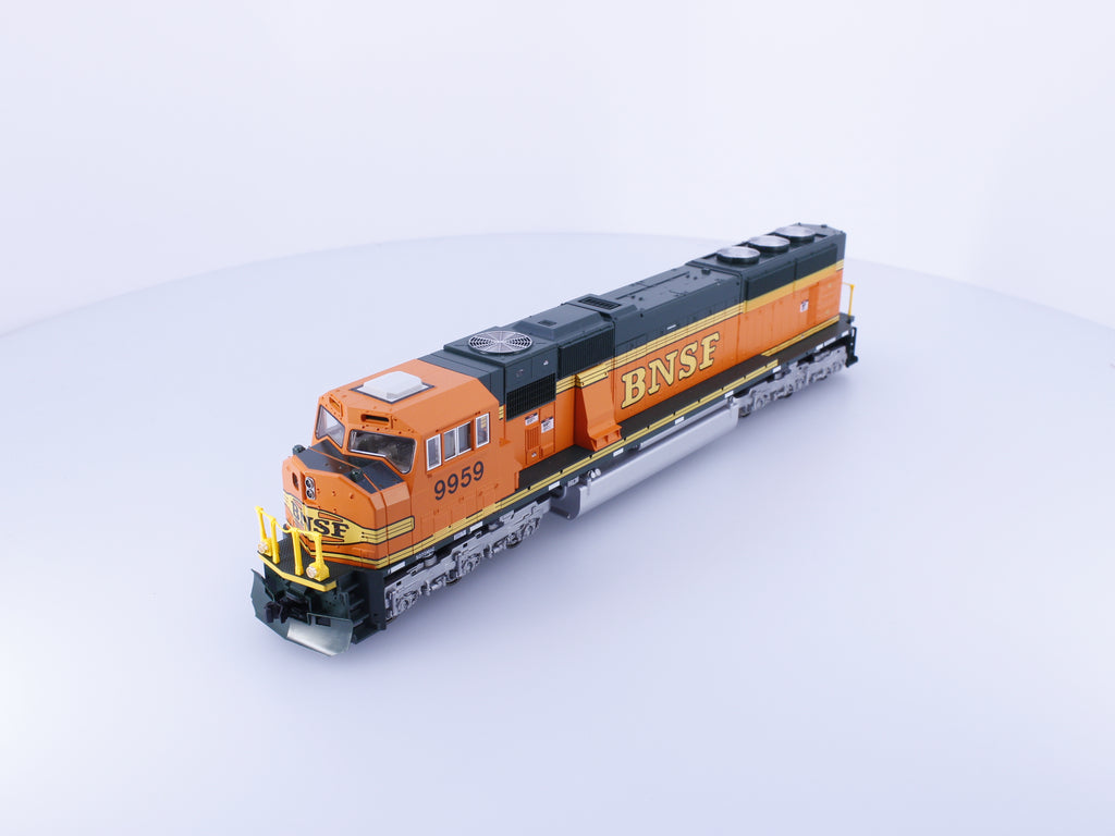 Kato 37-6452 HO EMD SD70MAC Diesel Locomotive Heritage II Burlington Northern Santa Fe (BNSF) 9959 Analog DC