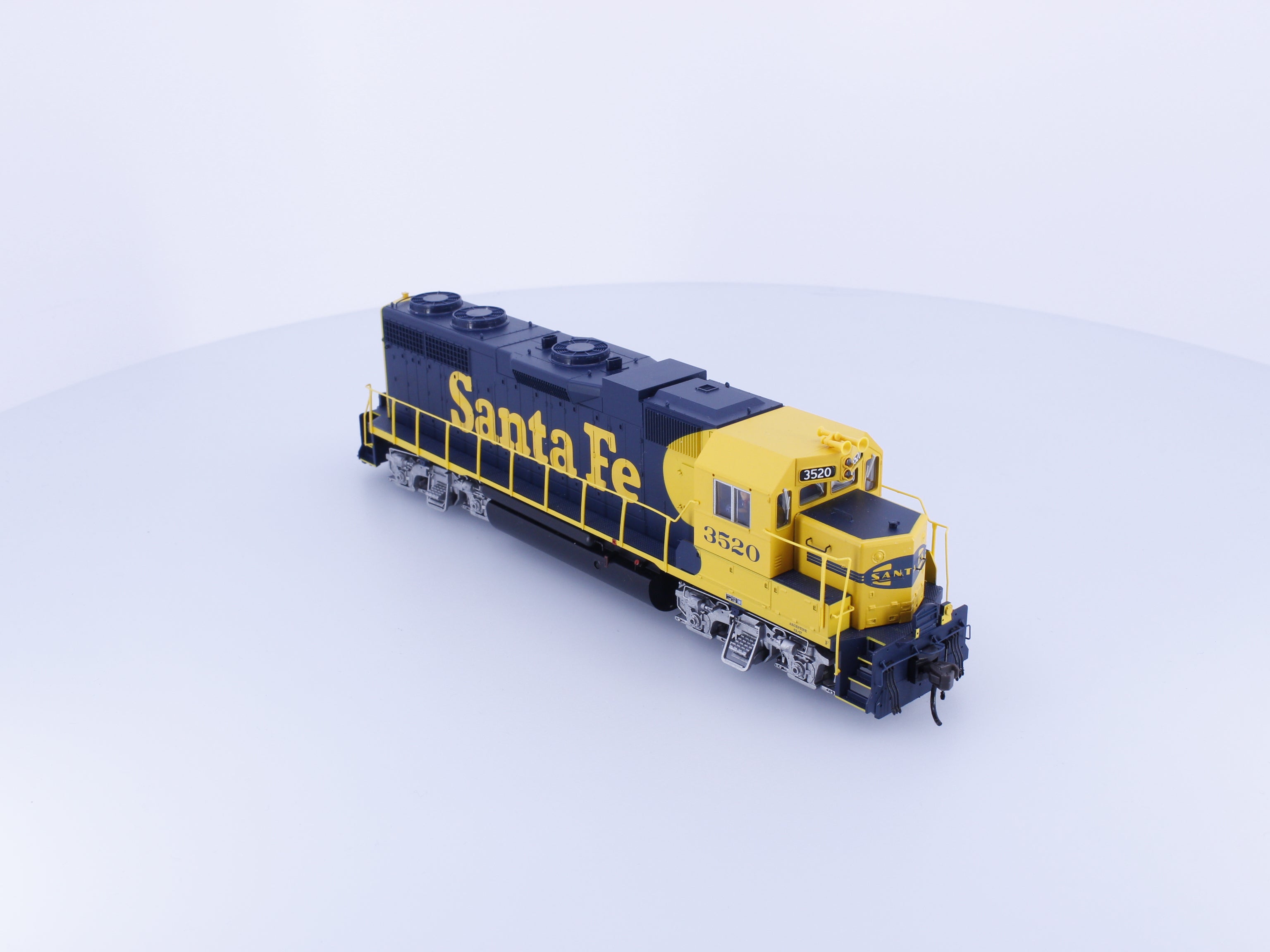 Atlas 8962 HO GP-38 Diesel Locomotive Santa Fe (SF) 3520 DCC