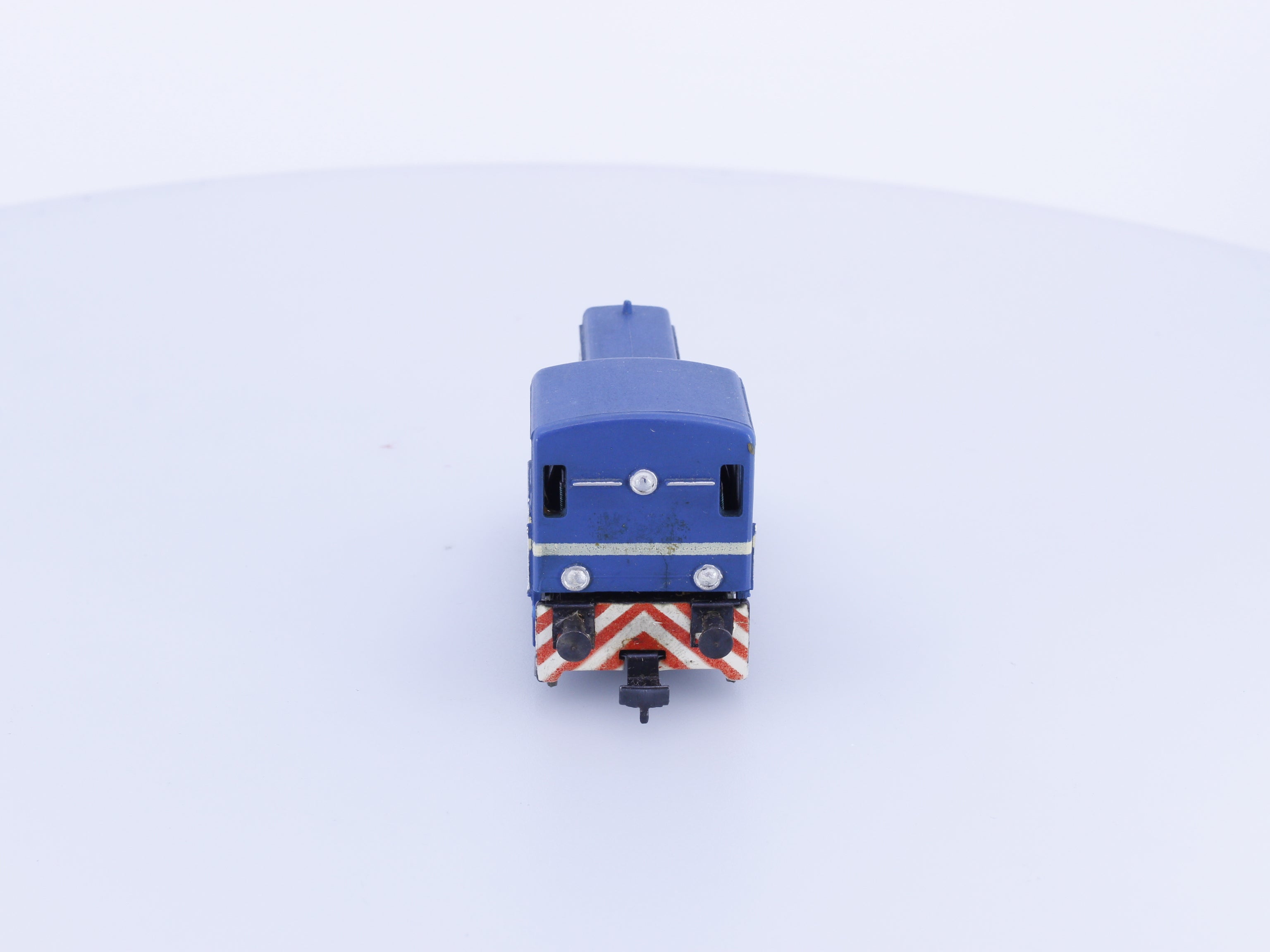 Gutzold T211 HO Diesel Switcher Locomotive Analog DC