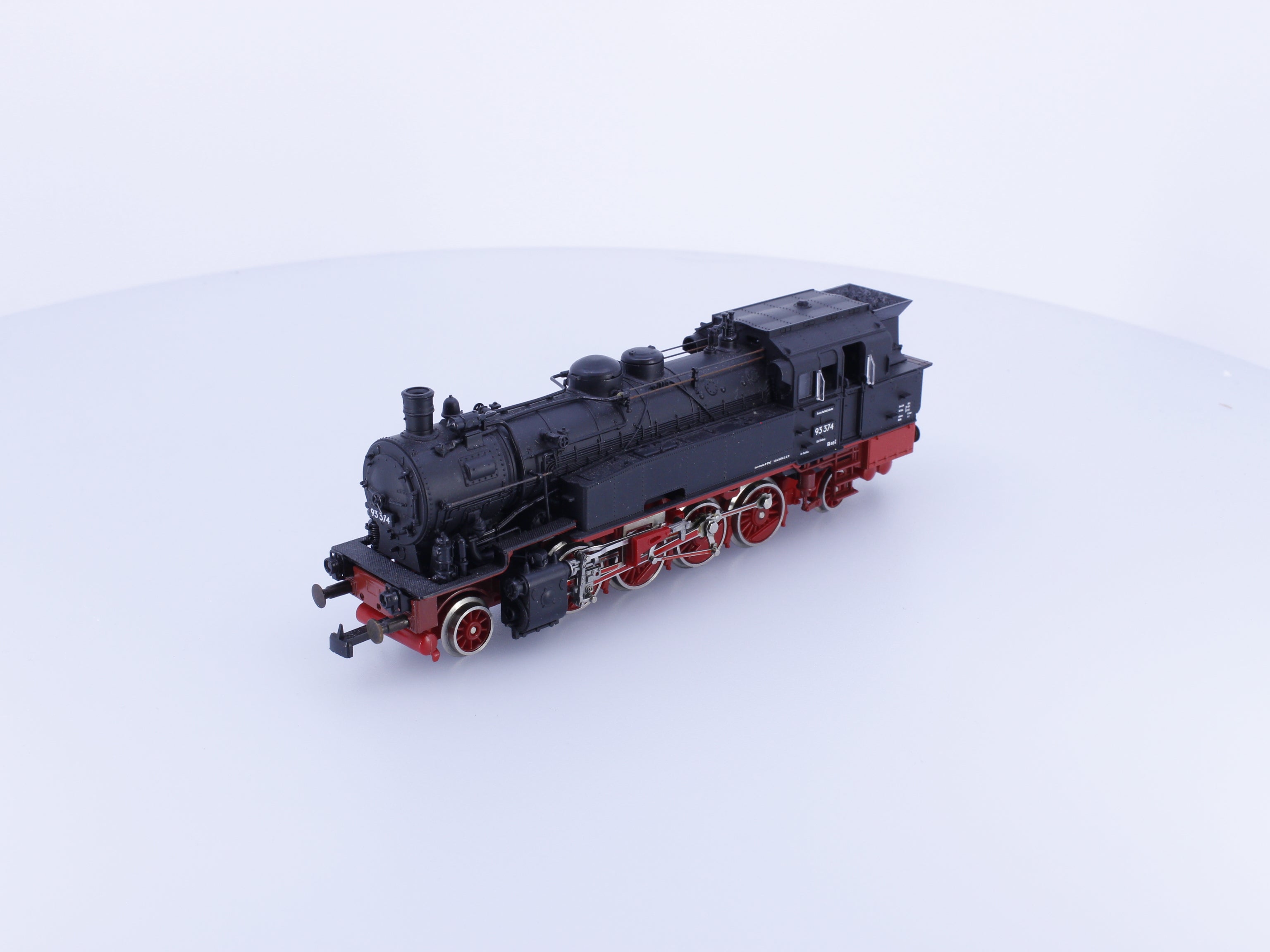Roco 04122A HO DR BR93 Steam Locomotive 93374 Analog DC