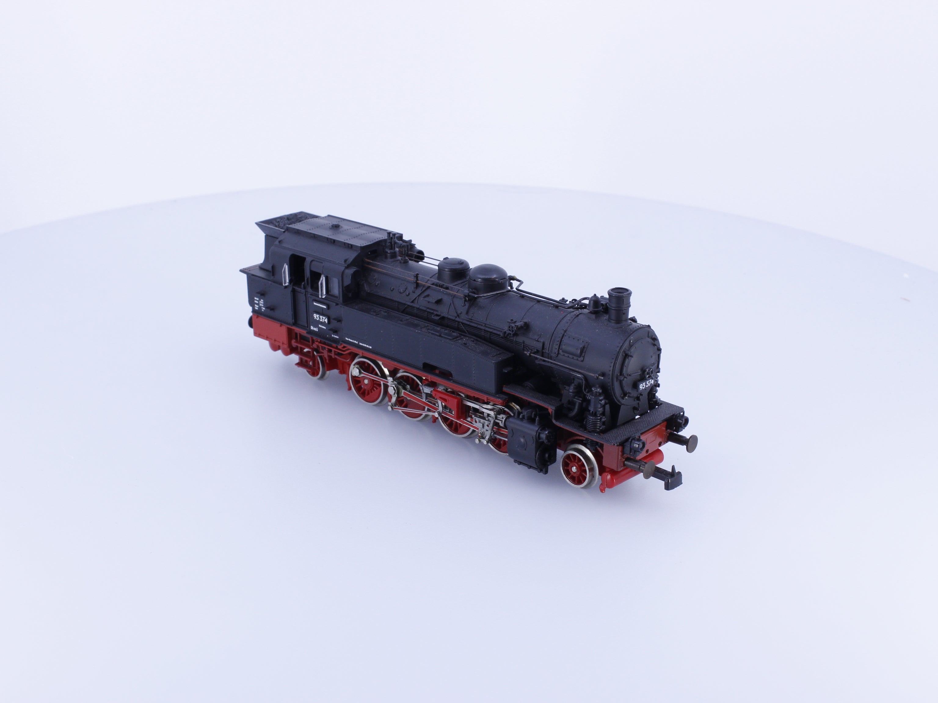 Roco 04122A HO DR BR93 Steam Locomotive 93374 Analog DC
