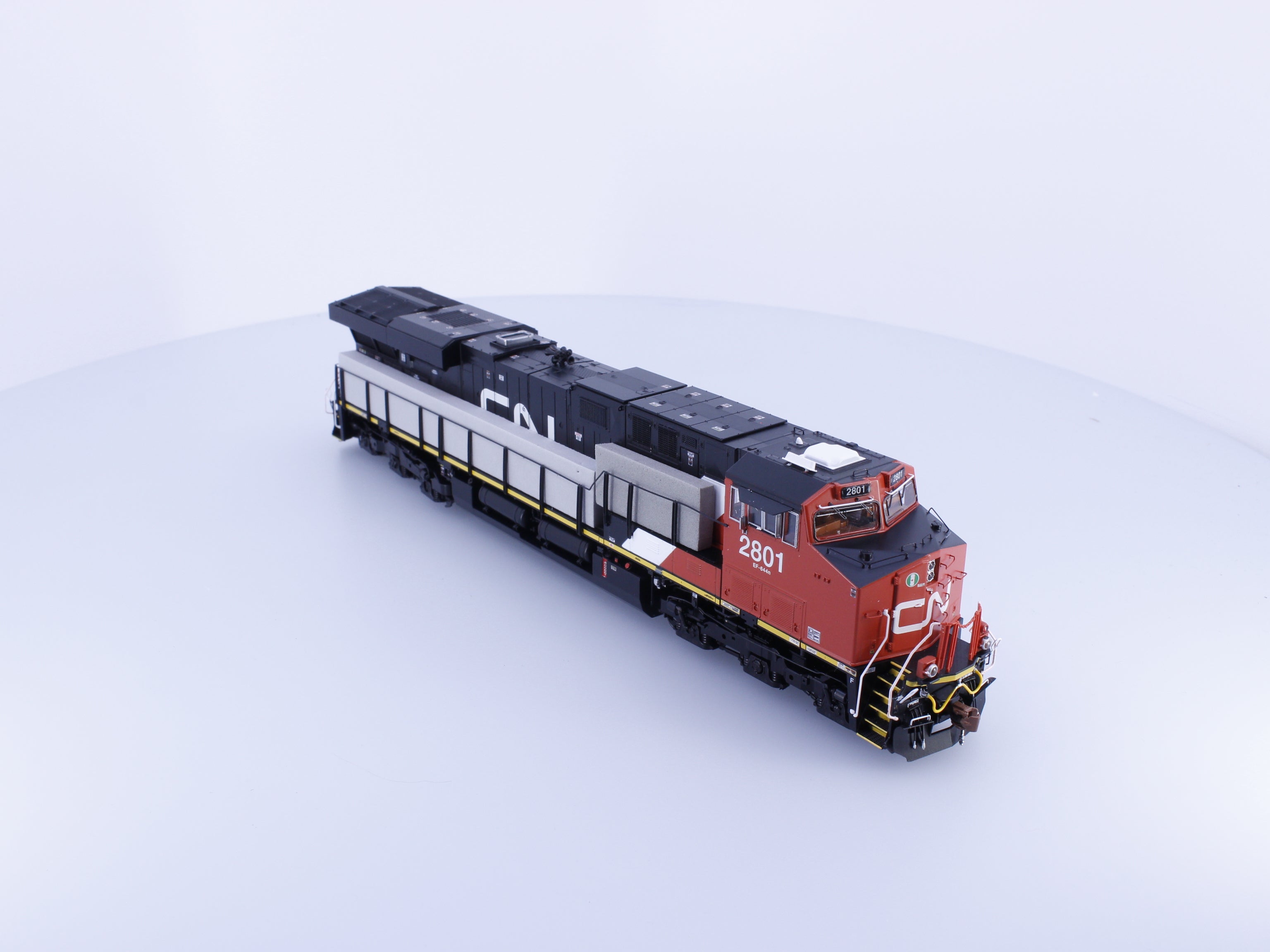 ScaleTrains SXT32496 HO GE ES44AC Diesel Locomotive Canadian National (CN) 2801 DCC & Sound