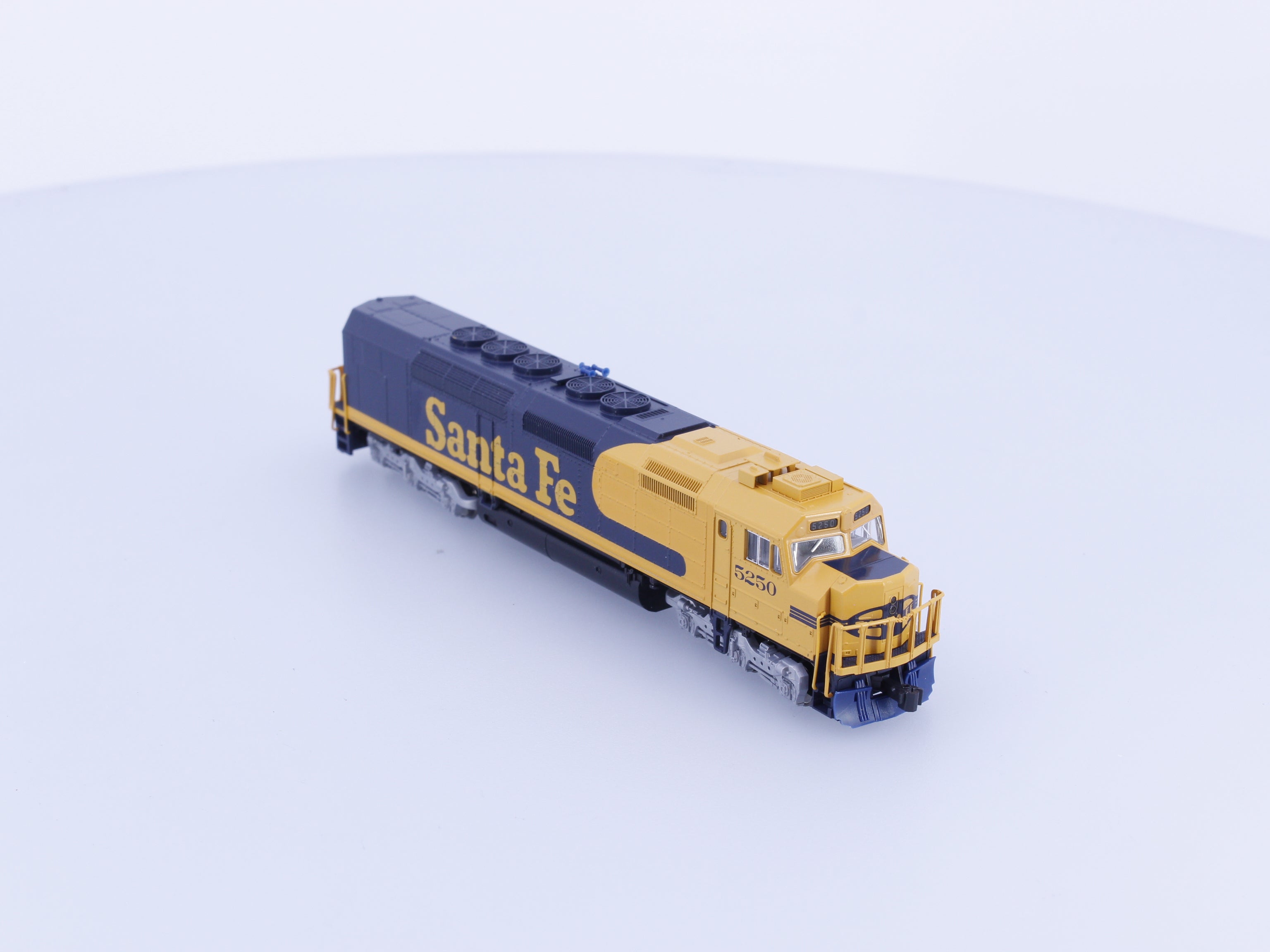 Kato 176-9211 N SDP40F Type-IV-a Diesel Locomotive Santa Fe (SF) 5250 Analog DC