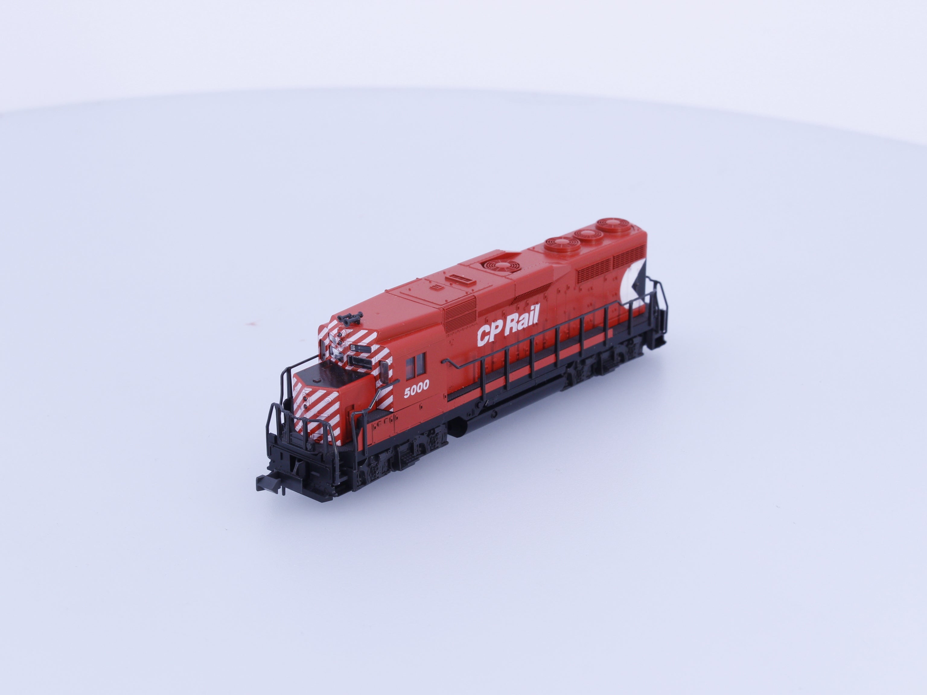 Atlas 4704 N EMD GP30 Diesel Locomotive Canadian Pacific (CP) 5000 Analog DC