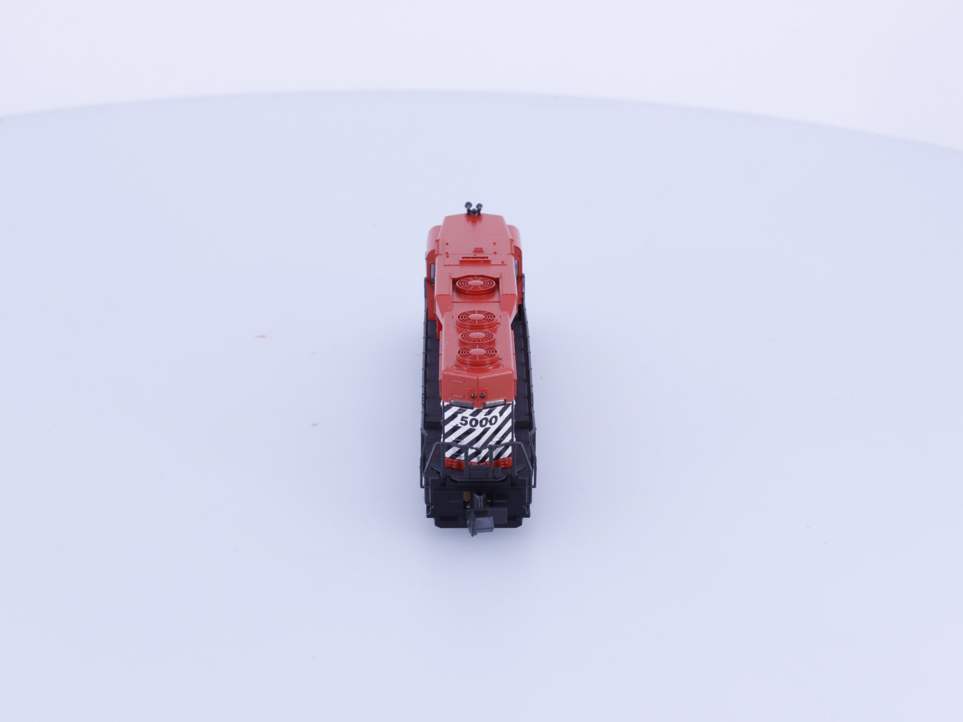 Atlas 4704 N EMD GP30 Diesel Locomotive Canadian Pacific (CP) 5000 Analog DC