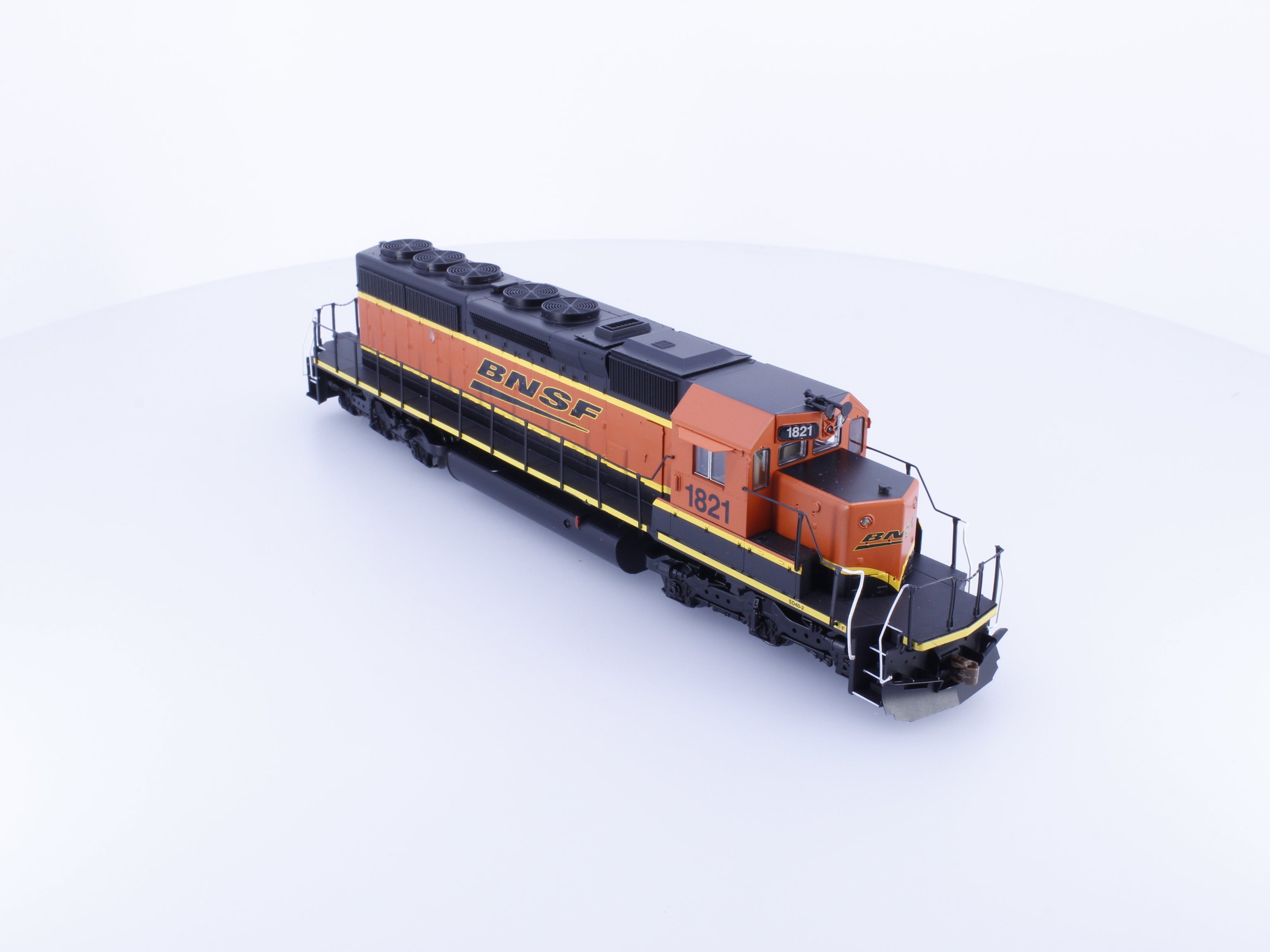 Scale Trains SXT10365 HO EMD SD40-2 Diesel Locomotive H3 Scheme Burlington Northern Santa Fe (BNSF) 1821 DCC & Sound