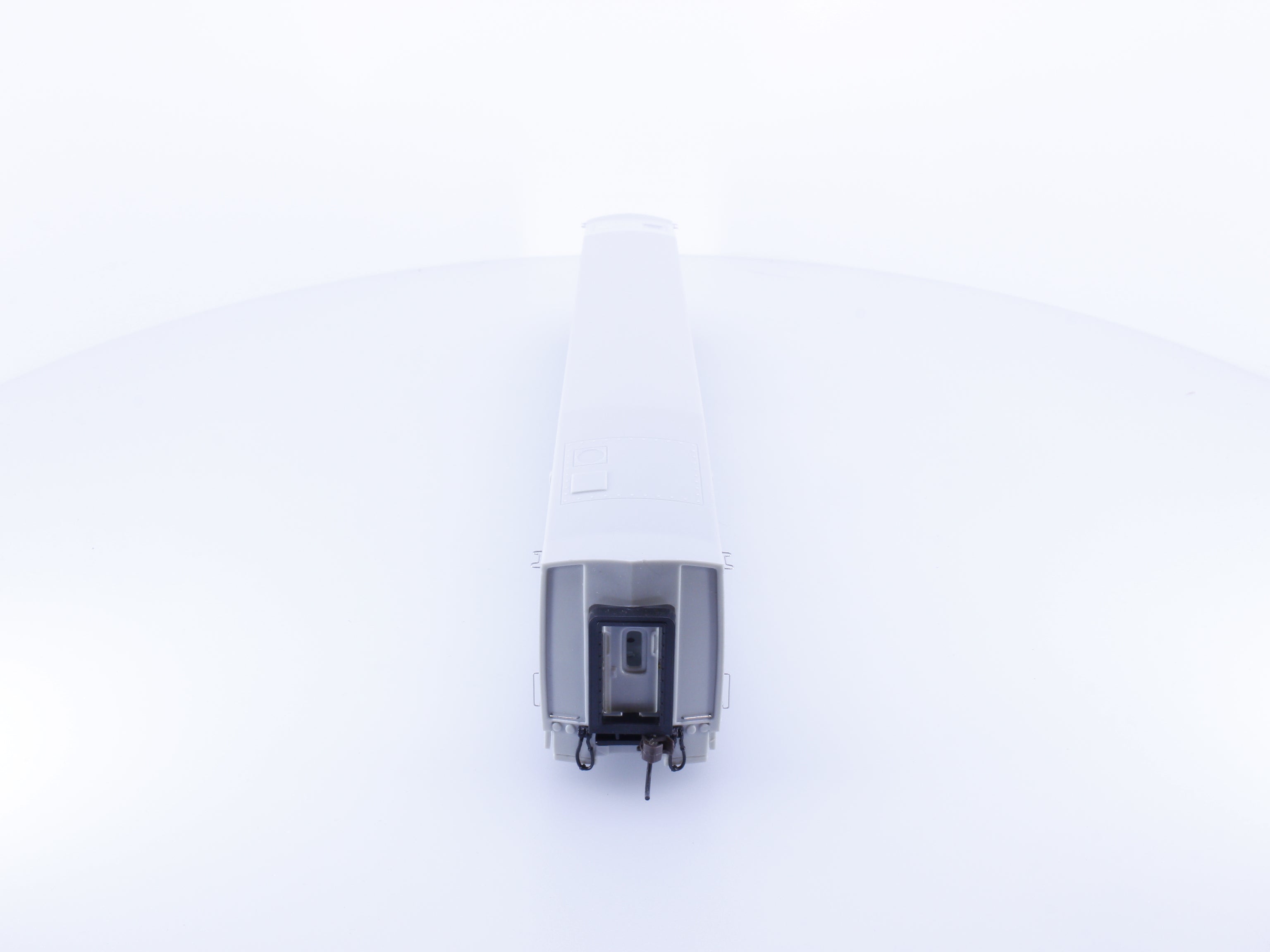 Athearn 2559 HO RTR Bombardier Coach Undecorated