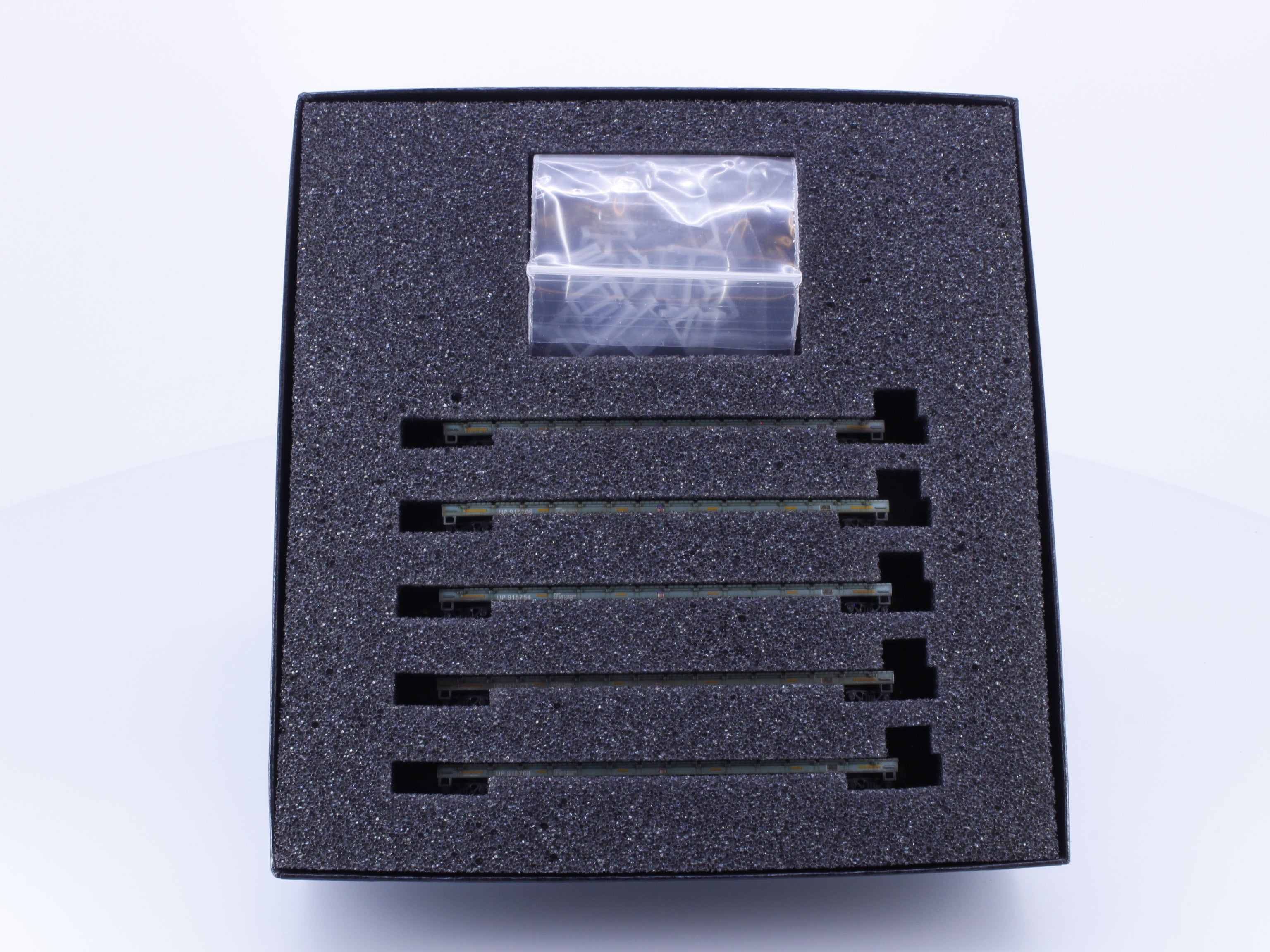 Micro Trains 99402271 Z Weathered Tie Loader 5 Pack Union Pacific (UP) 915706/769